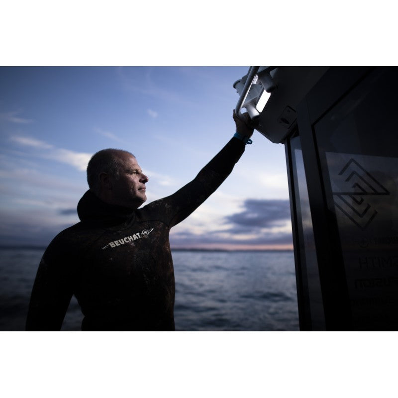 NARVA BLACK LED DECK LAMP RED/WHITE LIGHT OUTPUT PACK OF 10