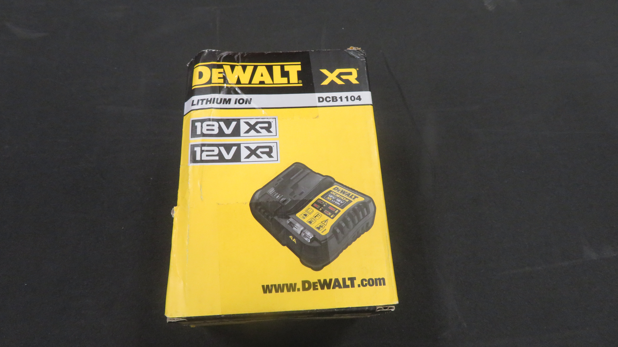 DEWALT 4A SLIM CHARGER