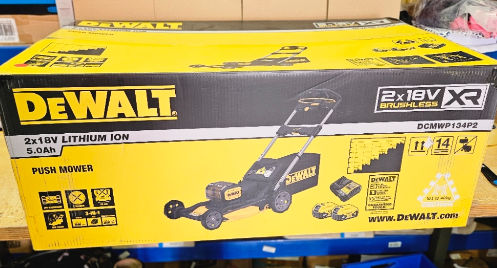 DeWALT 2 x18V XR 21" Push Mower - 5.0Ah Kit