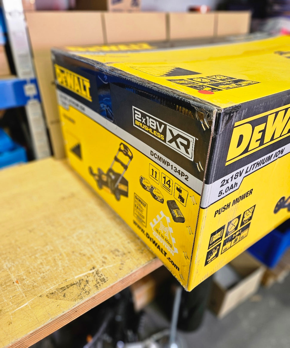 DeWALT 2 x18V XR 21" Push Mower - 5.0Ah Kit