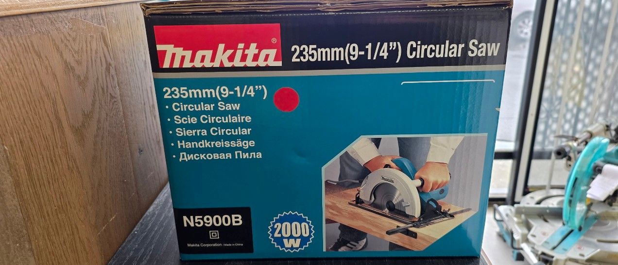 Makita 235mm 9-1 4in Circular Saw
