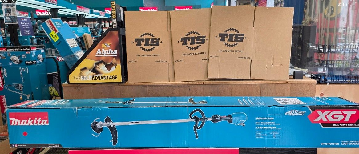 Makita UR017GZ01 40Vmax XGT Brushless Line Trimmer - Loop Handle