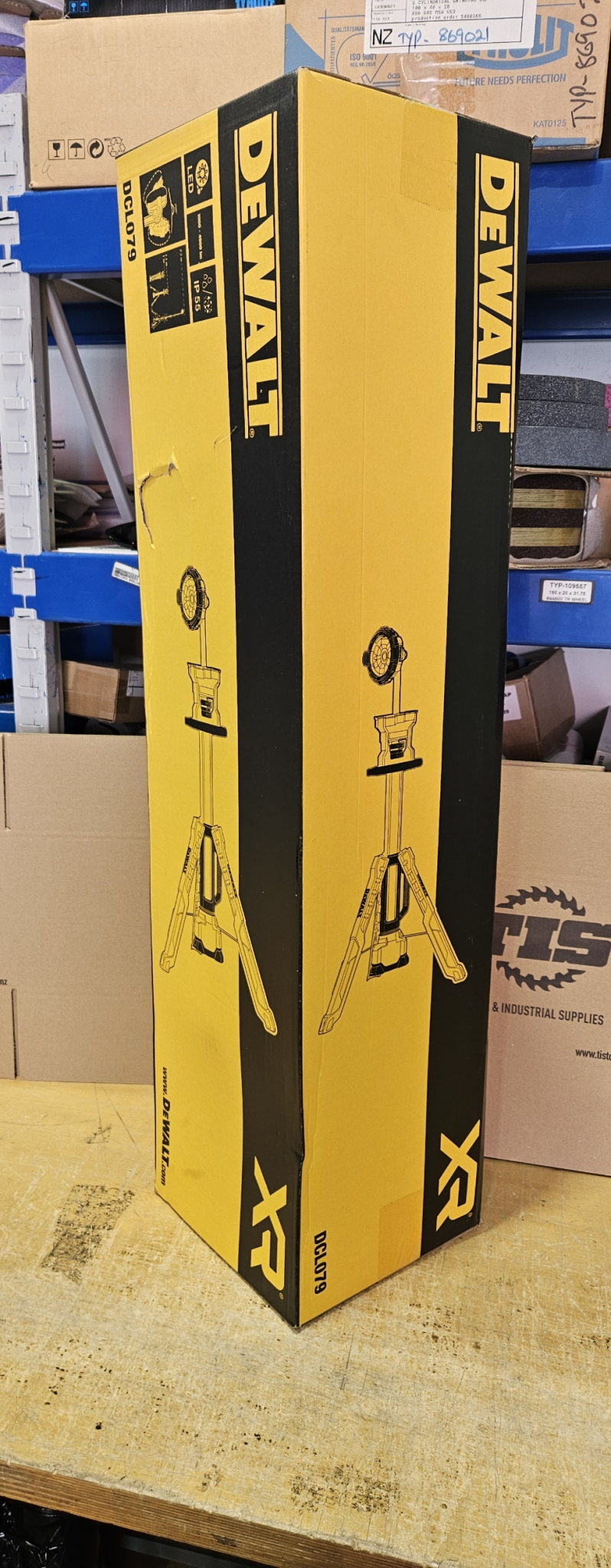 Dewalt 20V MAX Tripod Light Bare unit