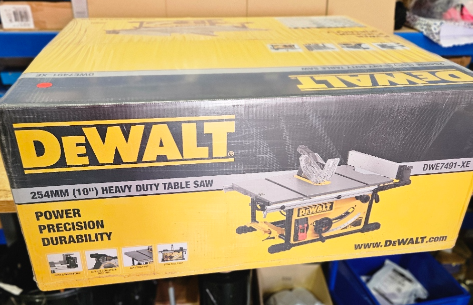DEWALT Portable Table Saw 254mm 10 2000W 825mm Rip Cap