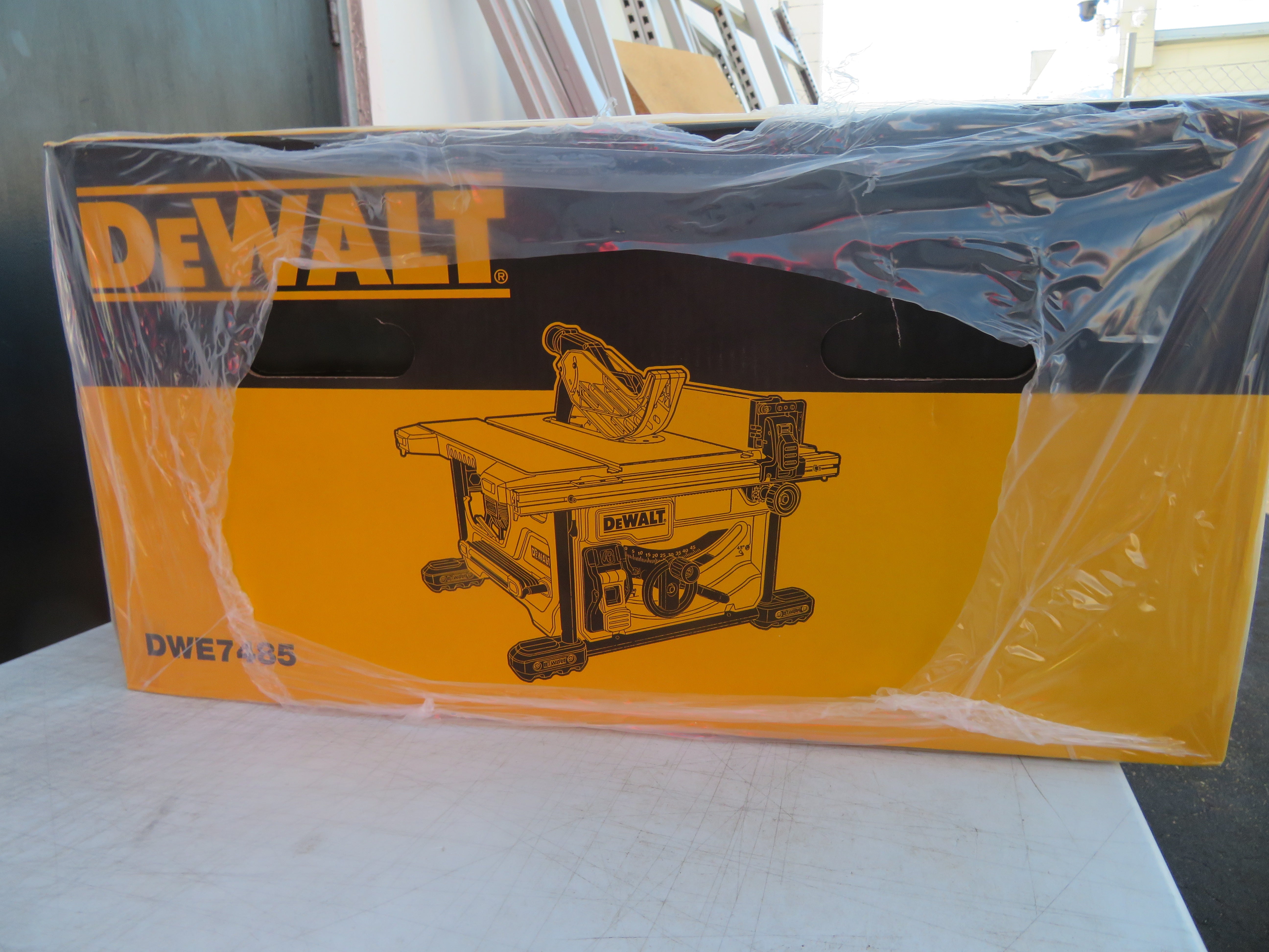DEWALT Portable Table Saw 254mm 10 2000W 825mm Rip Cap