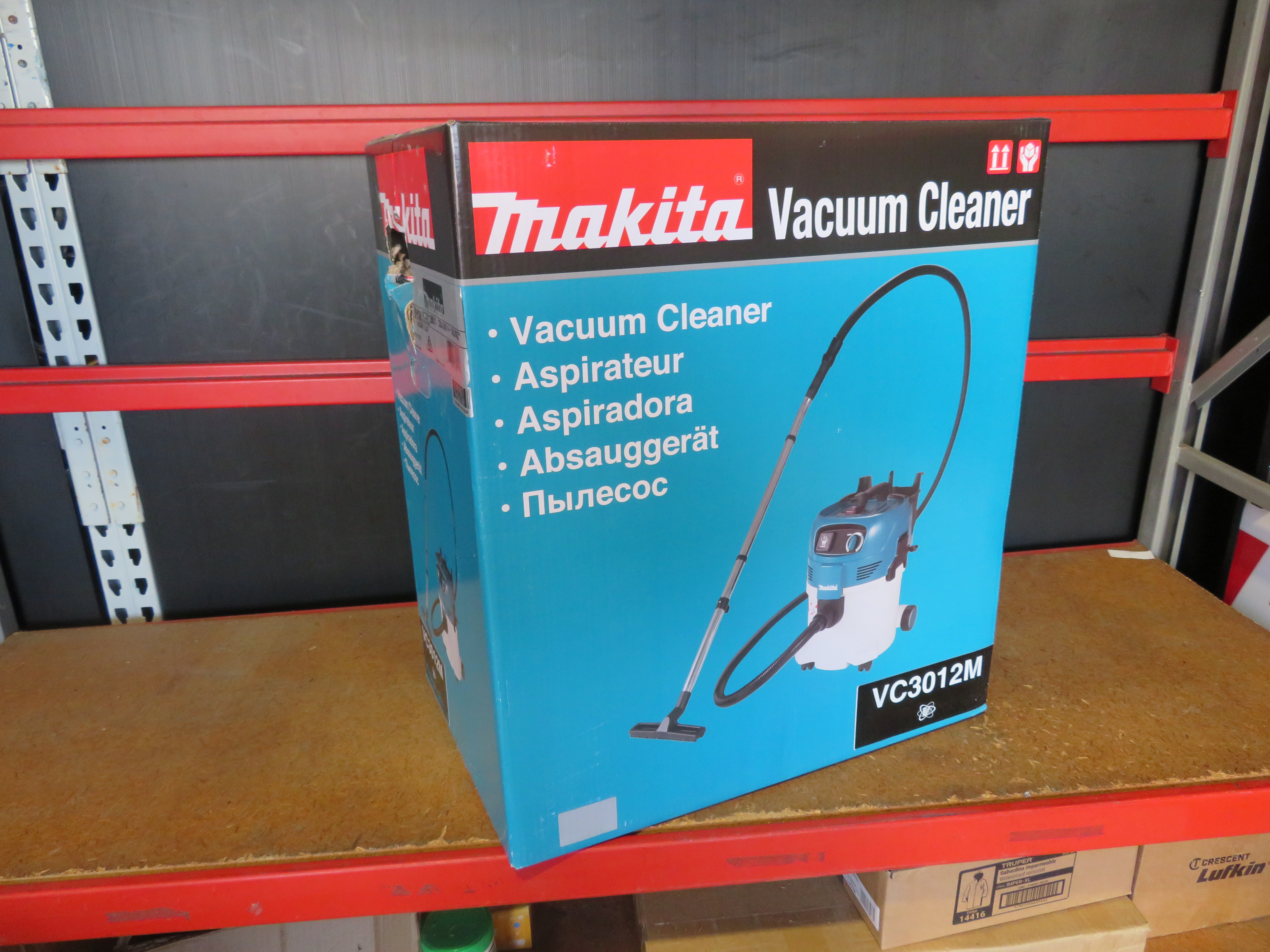 Makita Vacuum Cleaner 30L M Class