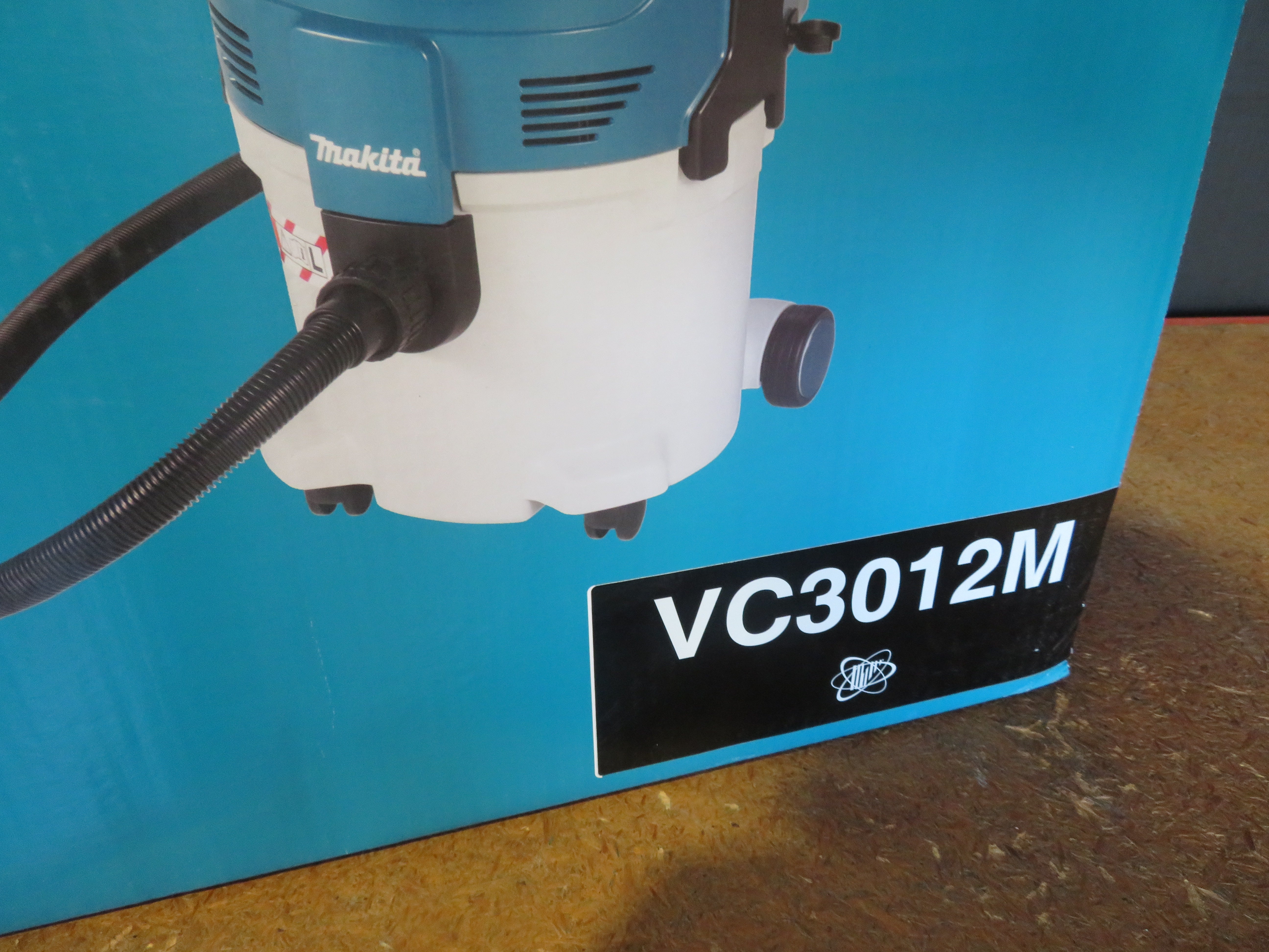 Makita Vacuum Cleaner 30L M Class