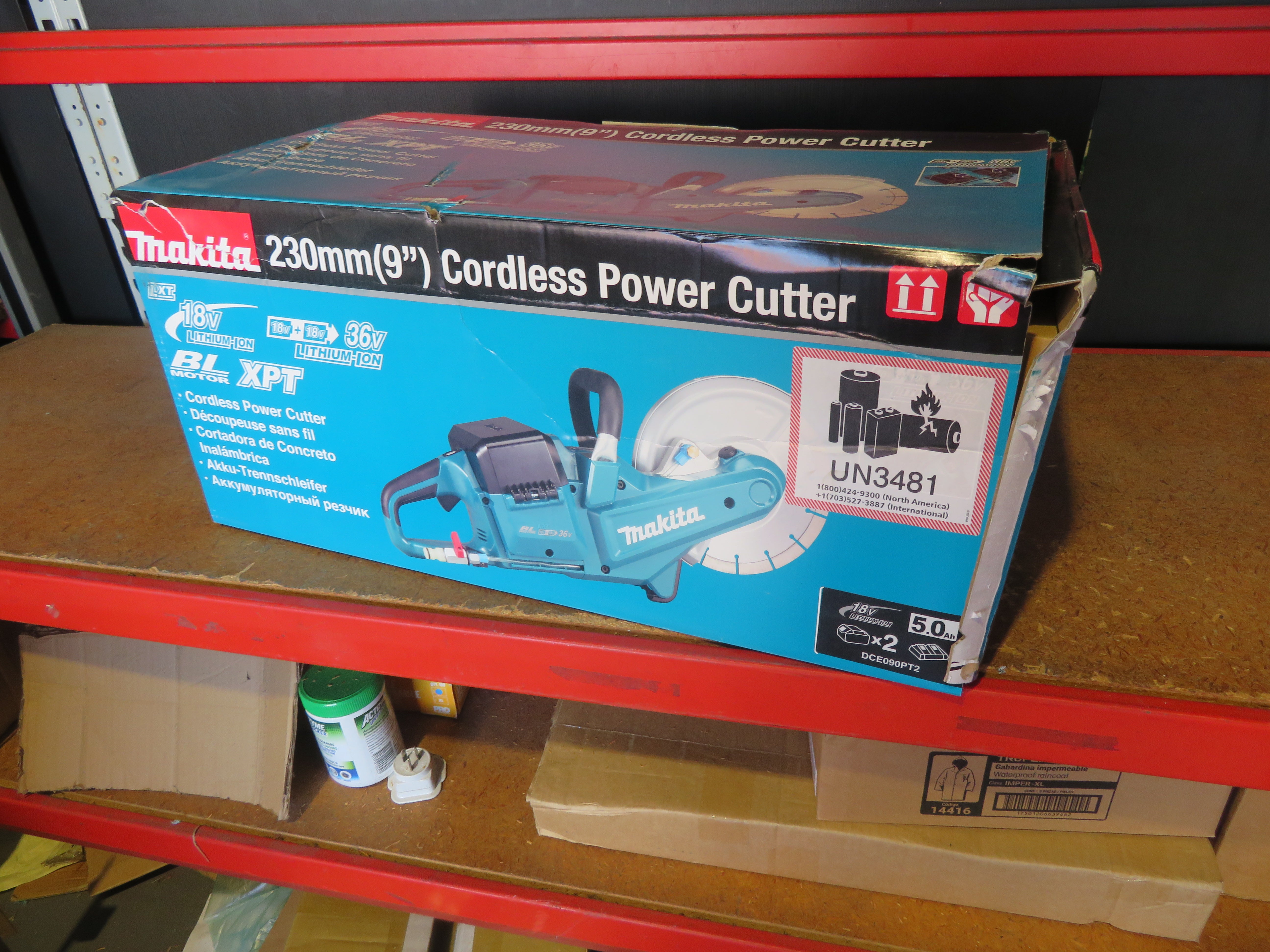 Makita 18Vx2 Bl 9 in Power Cutter Kit