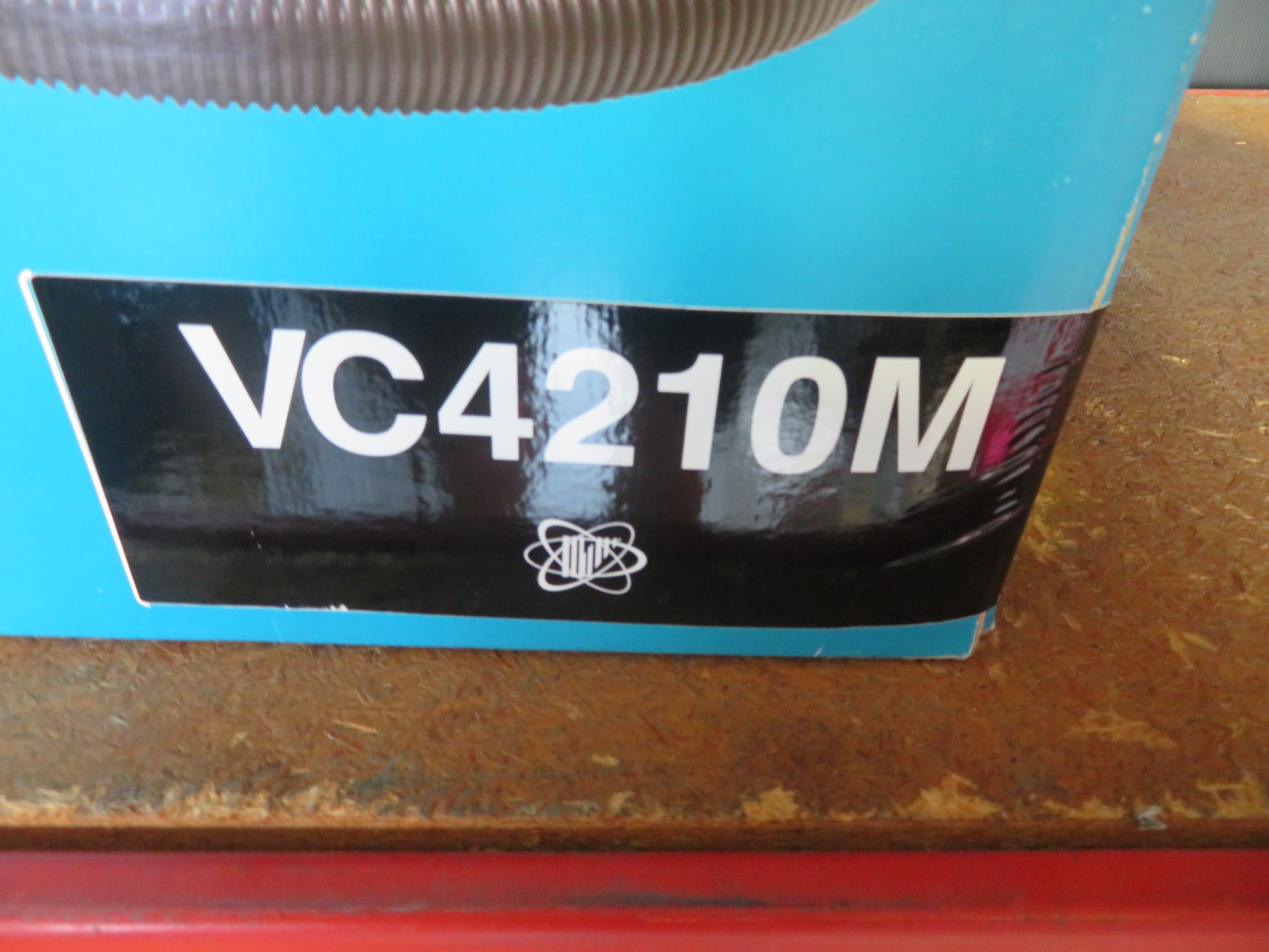 Makita VACUUM CLEANER 42L M class