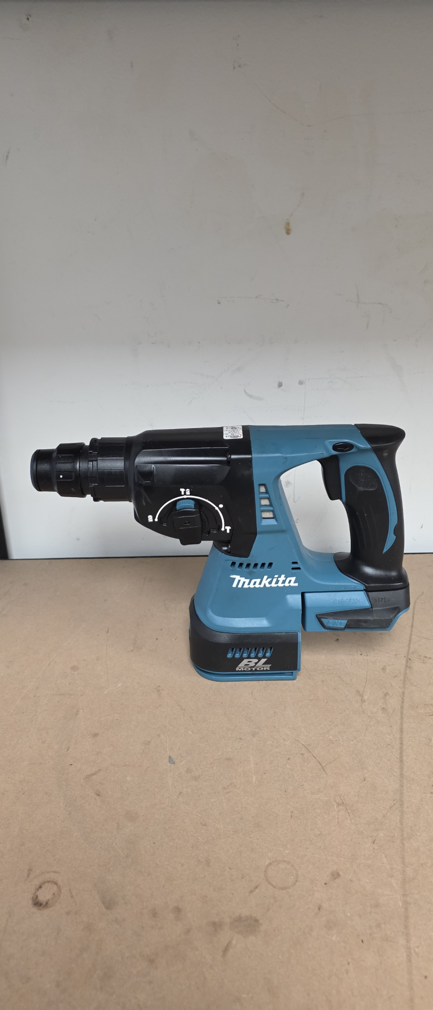 Makita 18V Lxt Bl Rotary Hammer - Tool Only Ex Demo