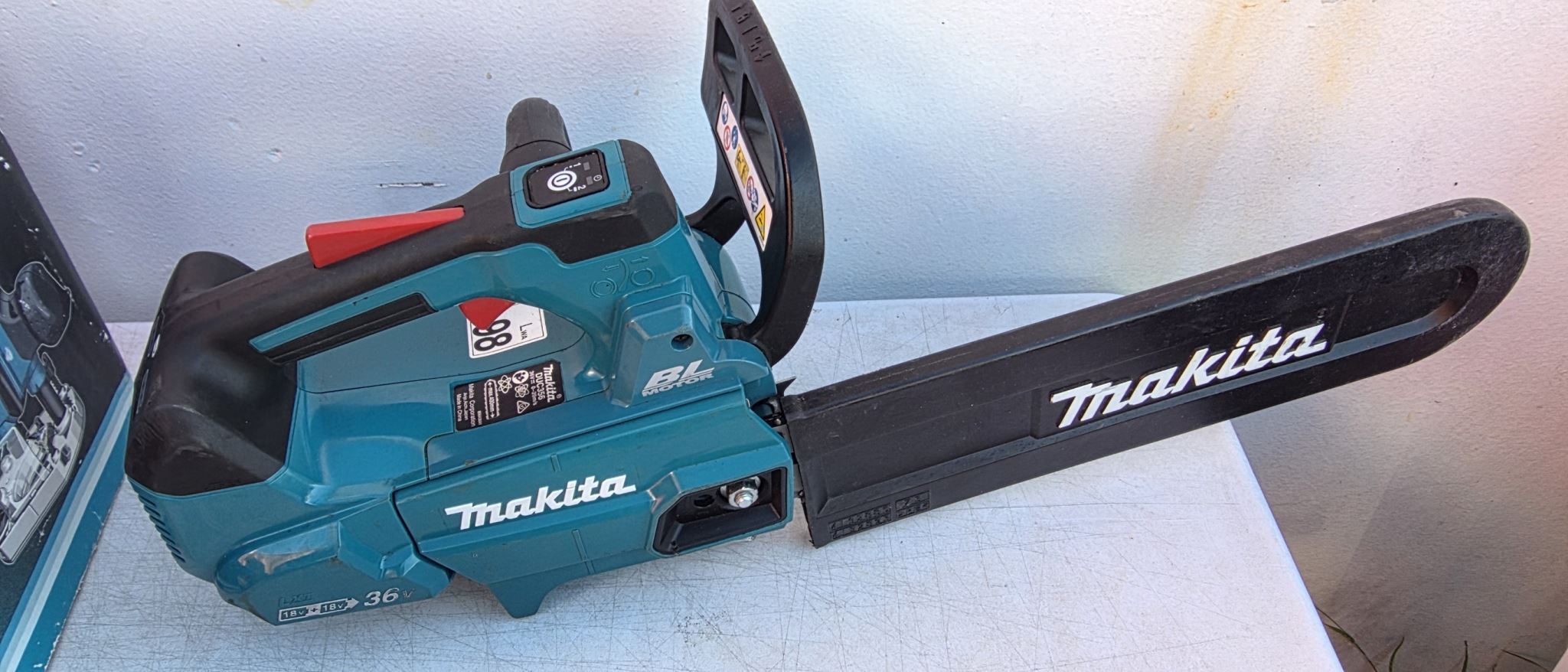 Makita 18Vx2 Bl Chainsaw Top 14 in Ex Demo