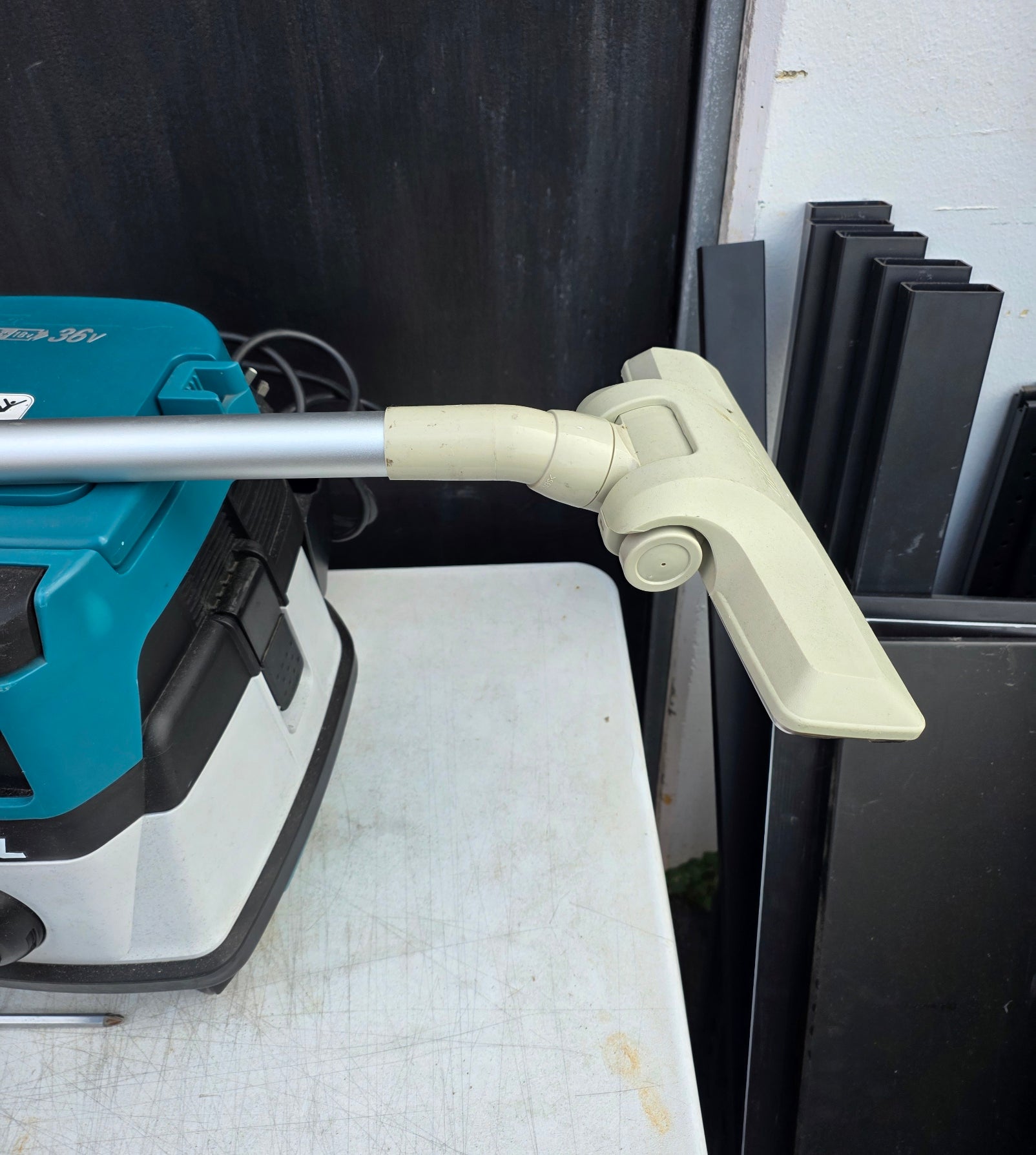 Makita 18V X2 LXT VAC AC/DC WET/DRY Ex Demo