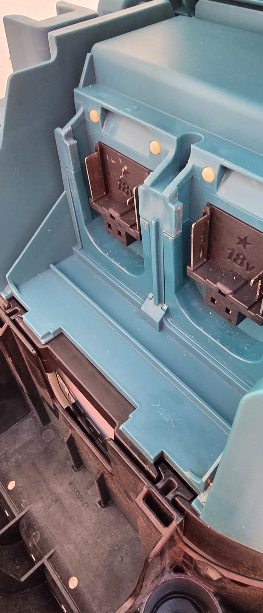 Makita 18Vx2 LXT BL VAC-DC-Dry BlueT Ex Demo