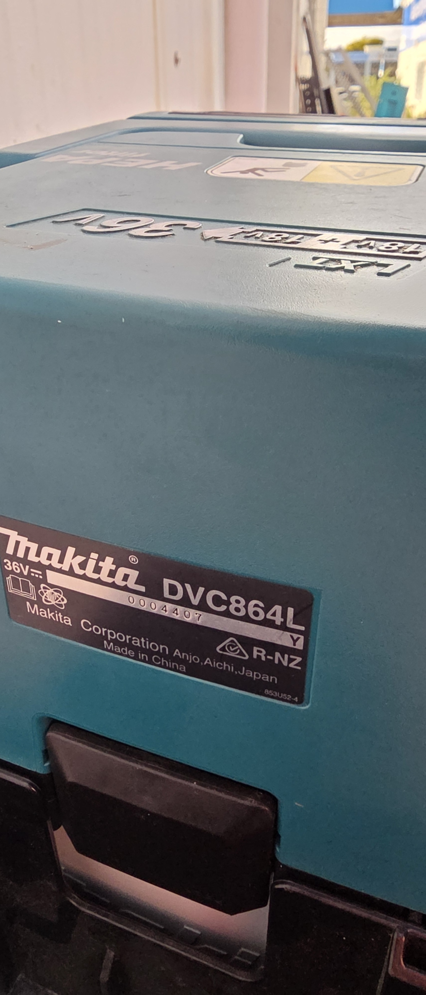 Makita 18Vx2 LXT BL VAC-DC-Dry BlueT Ex Demo
