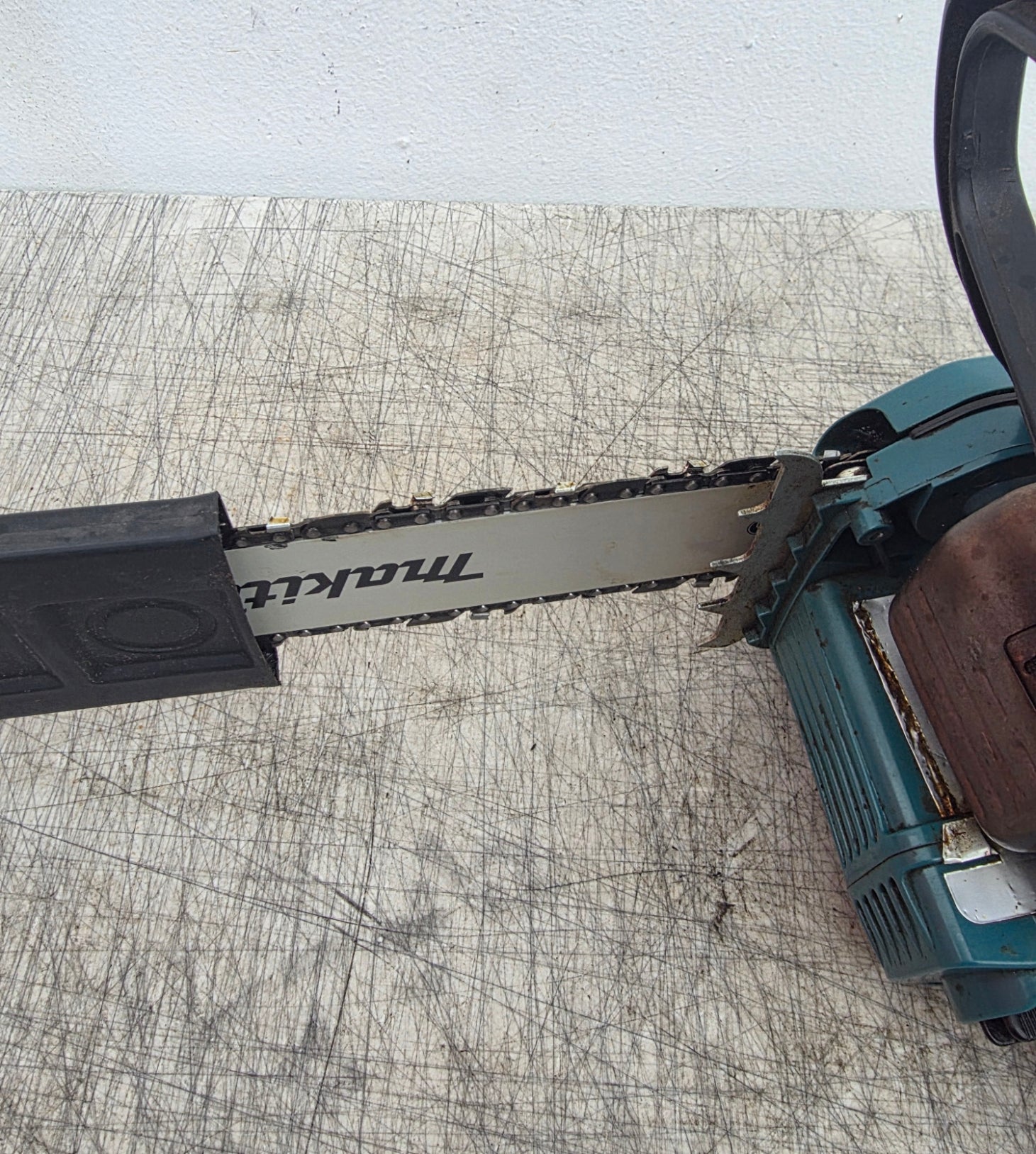Makita 32Cc 350mm Utilty Petrol Chainsaw Ex Demo