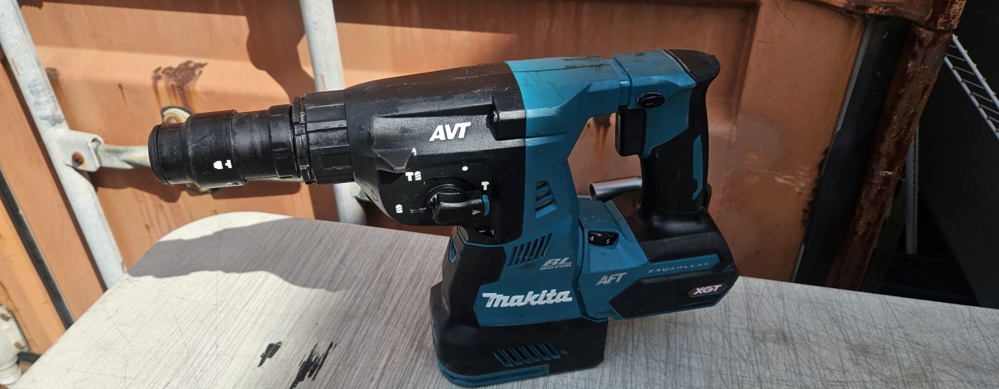 Makita 40Vmax Xgt Brushless 28mm Rotary Hammer Ex Demo