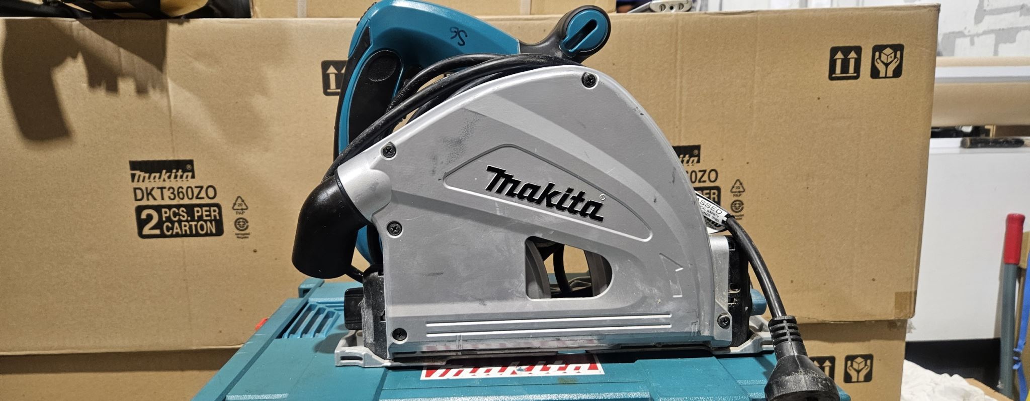 MAKITA PLUNGE CUT CIRCULAR SAW 165MM Ex Demo