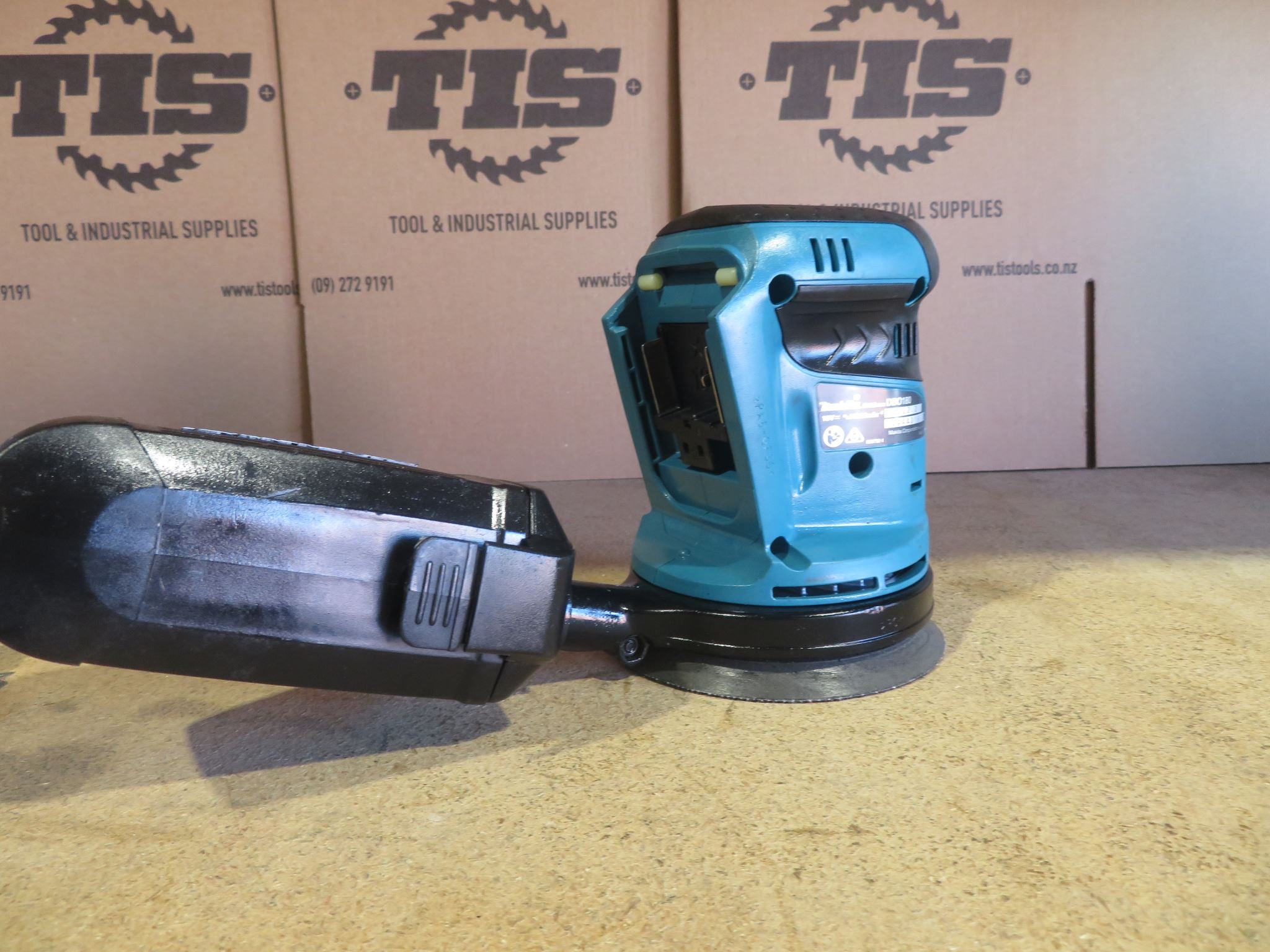 MAKITA 18V LXT RANDOM ORBITAL SANDER