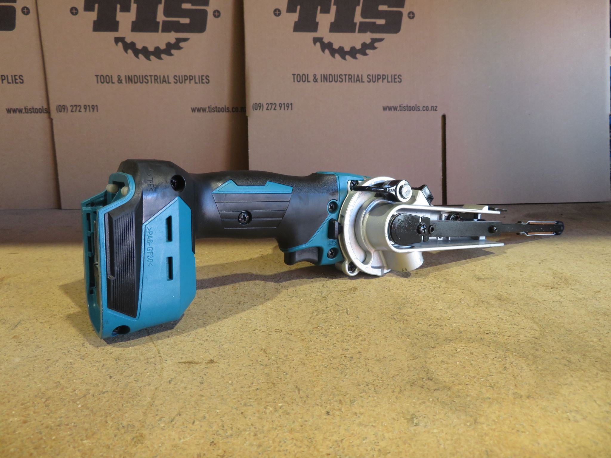 Makita Ex Demo DBS180Z 18V LXT Brushless 9mm Belt Sander - Clearance