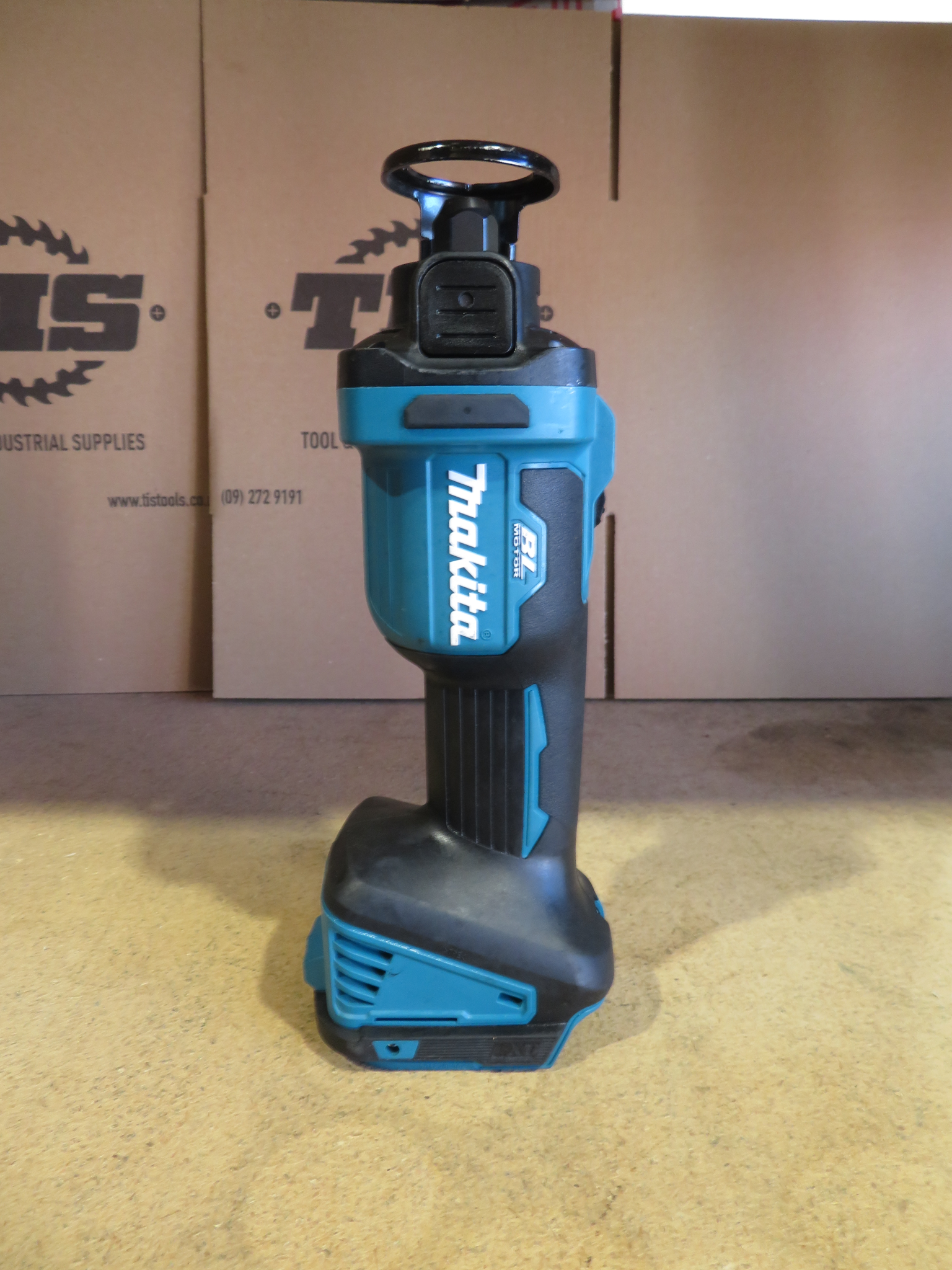 Makita Ex Demo DCO181Z 18V LXT Brushless AWS Cut-Out Tool
