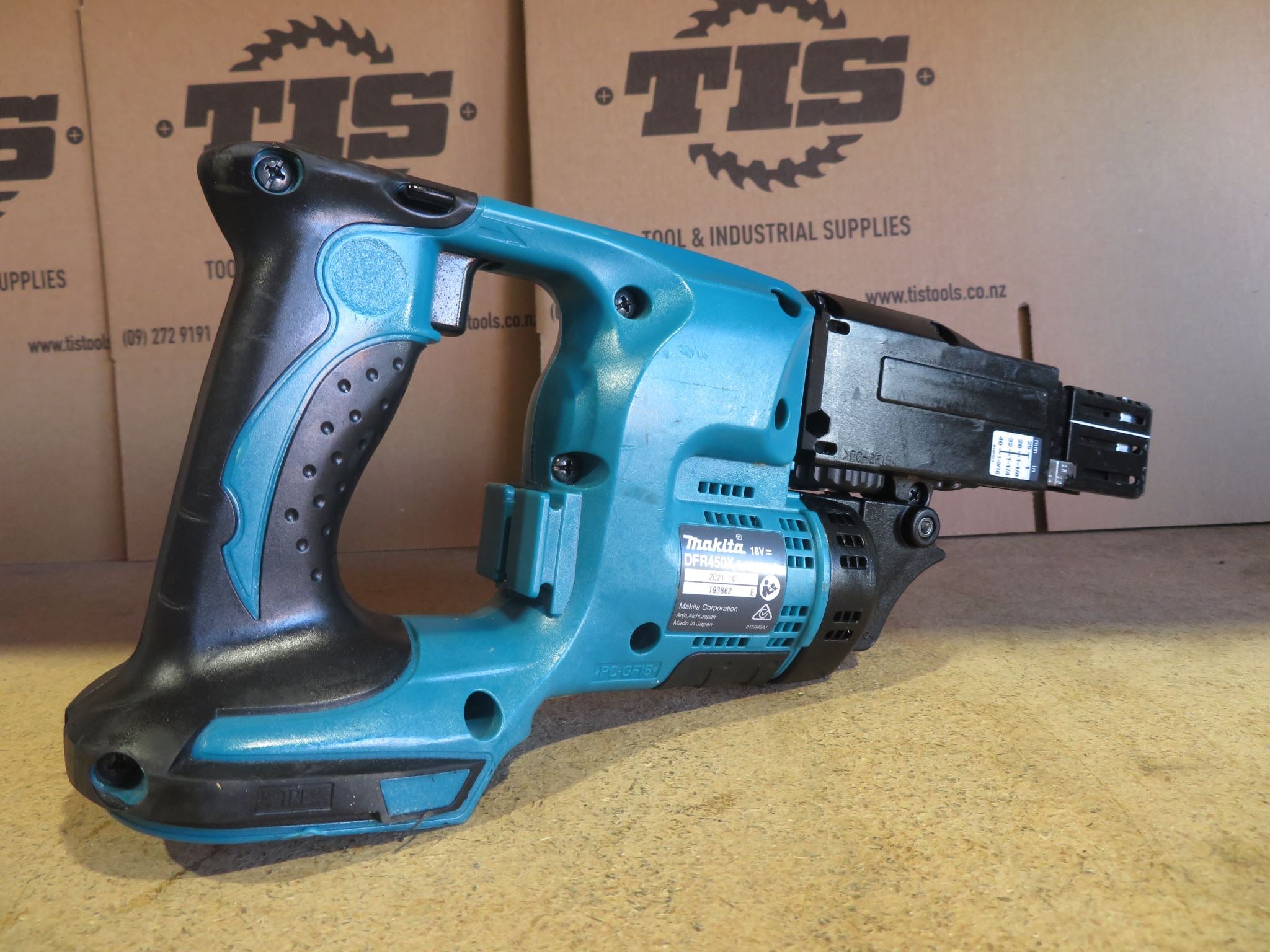 MAKITA EX DEMO 18V LXT AUTO FEED SCREWDRIVER