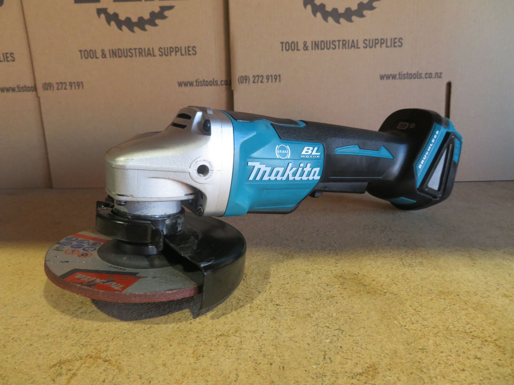 MAKITA EX DEMO 18V BL GRINDER 125mm Paddle