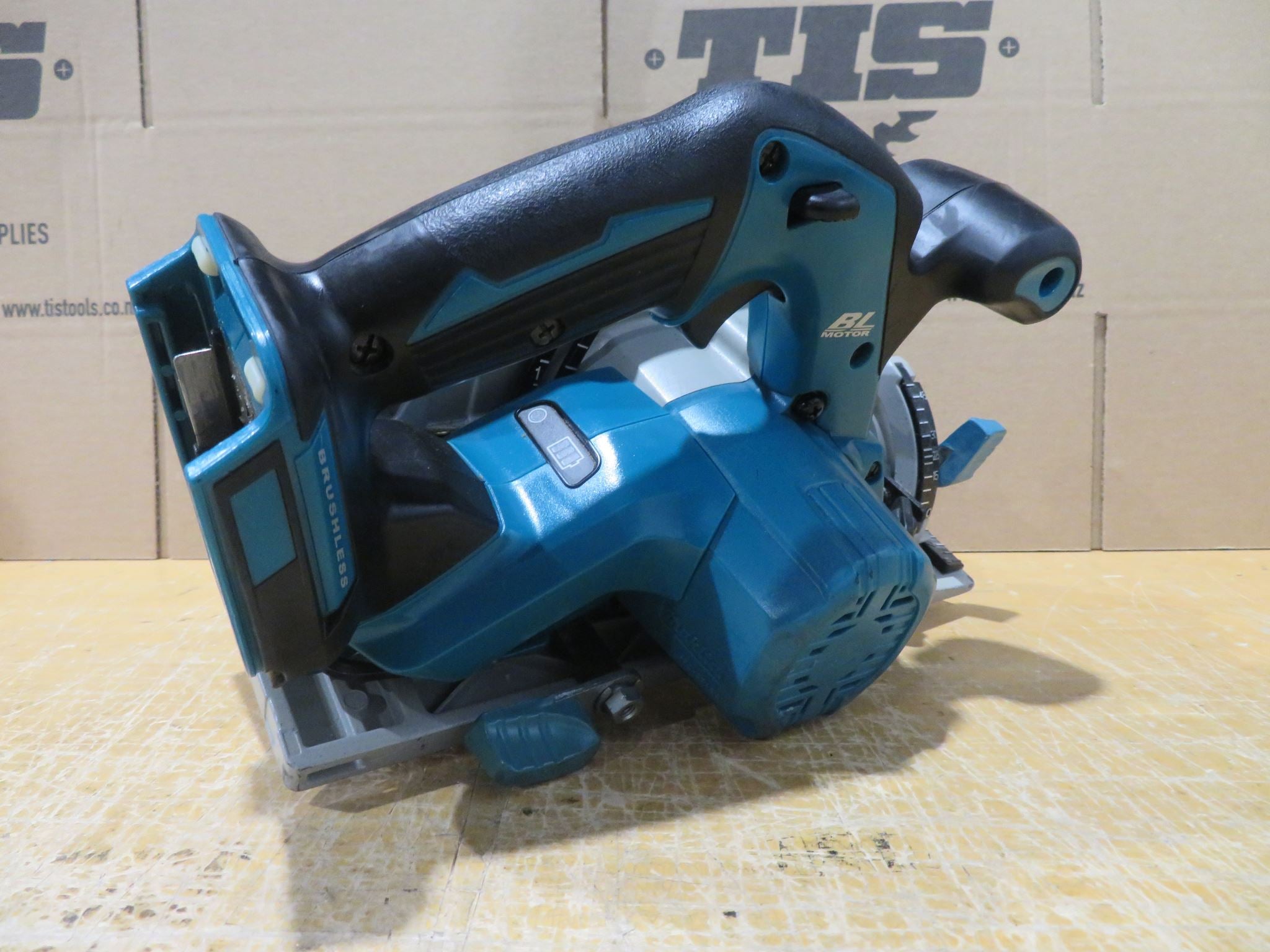Makita EX DEMO 18V LXT Brushless 165mm Circular Saw
