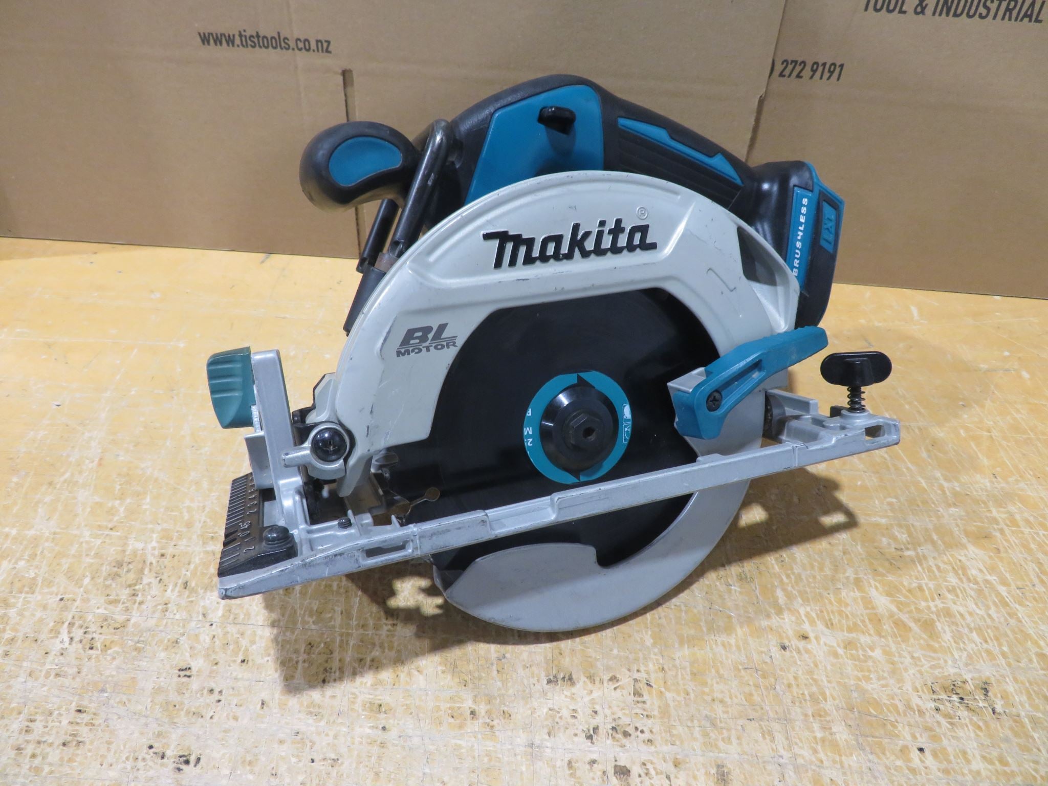 Makita EX DEMO 18V LXT Brushless 165mm Circular Saw