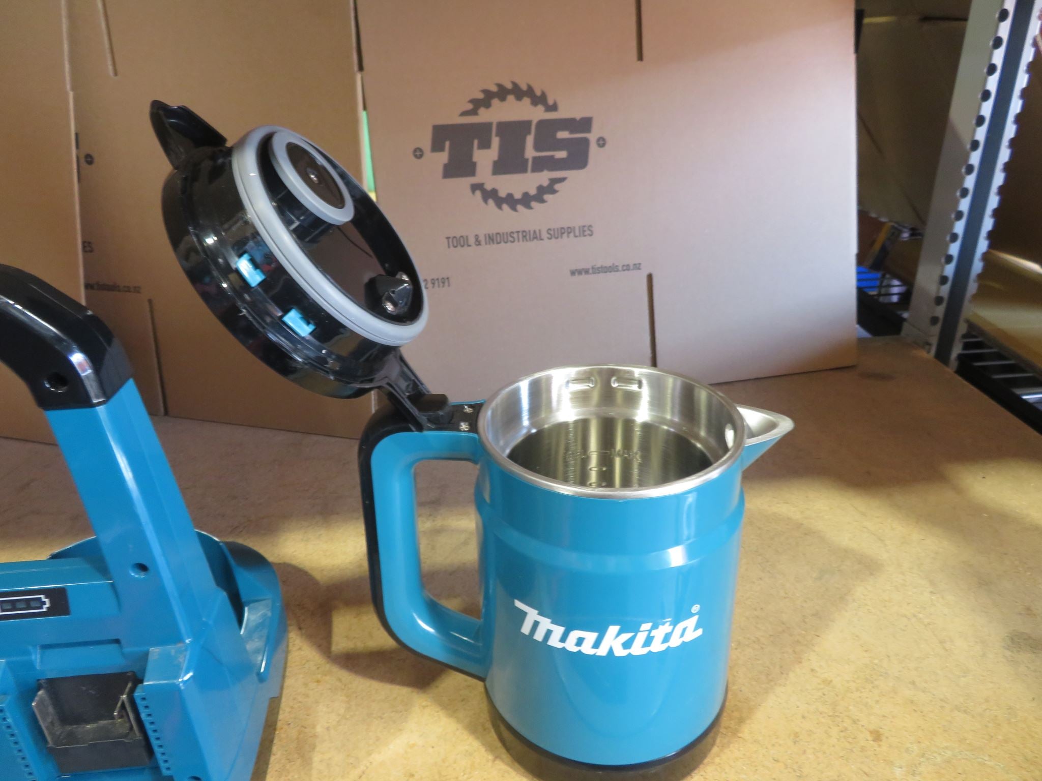 Makita 18V X 2 Lxt Kettle 800Ml Ex demo