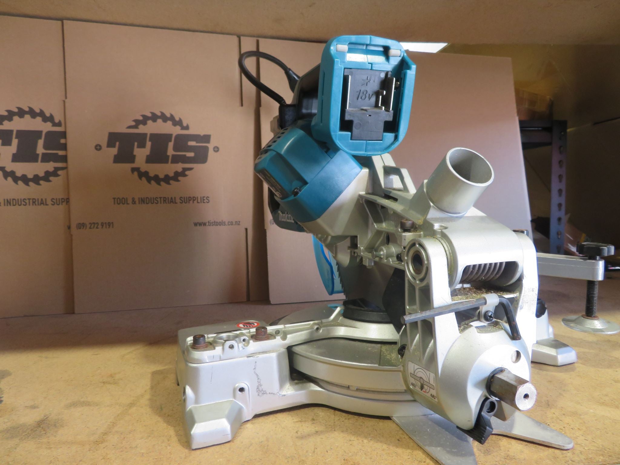 Makita Ex Demo DLS600Z 18V LXT Compact Brushless 165mm (6-1/2in) Mitre Saw