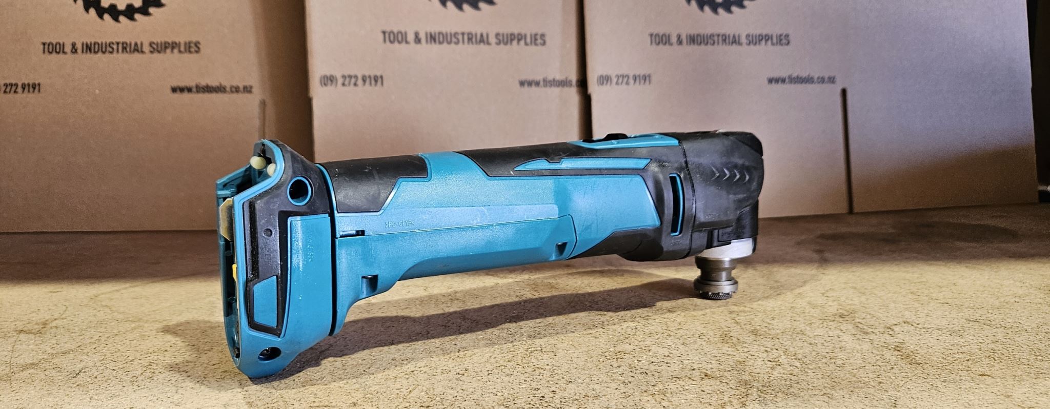 MAKITA EX DEMO 18V LXT MULTITOOL T/LESS