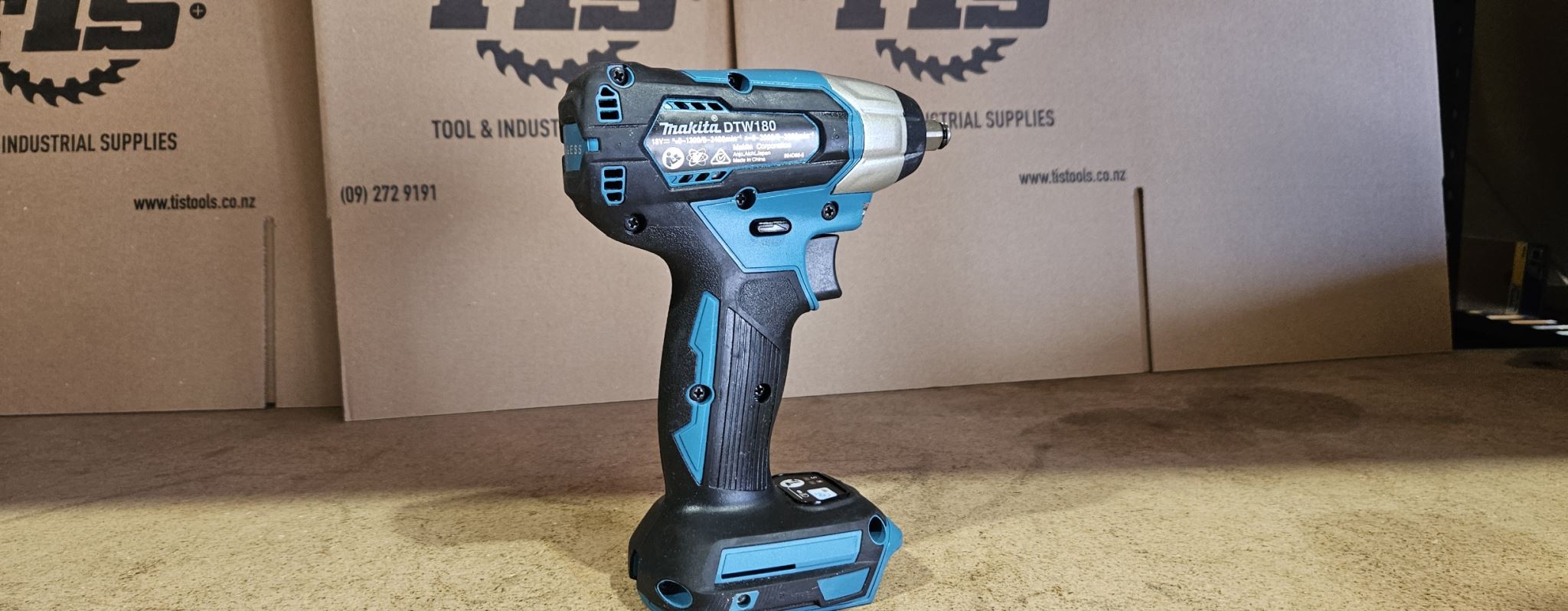 Makita EX DEMO 18V LXT BL 3/8in IMPACT WRENCH