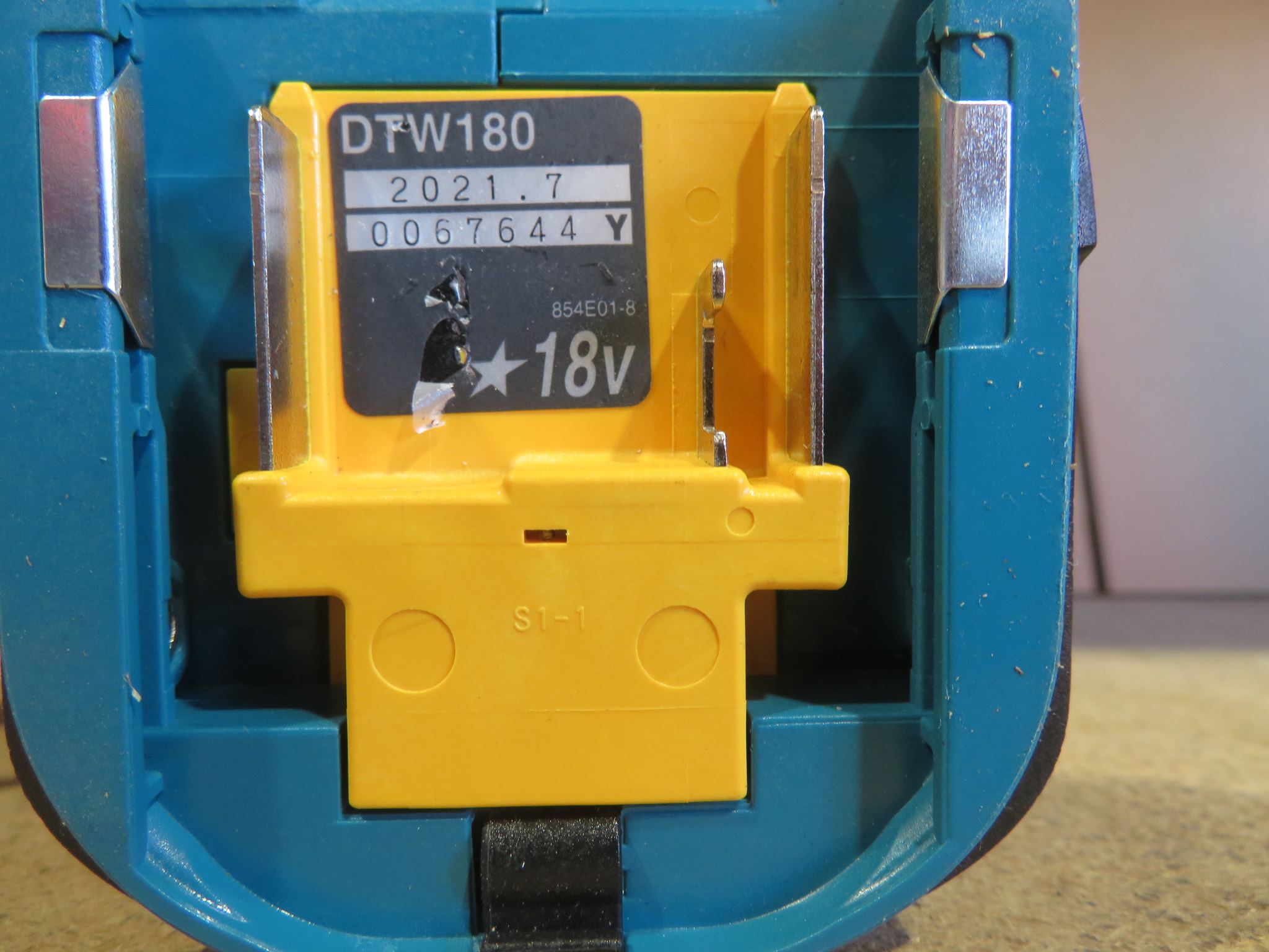 Makita EX DEMO 18V LXT BL 3/8in IMPACT WRENCH