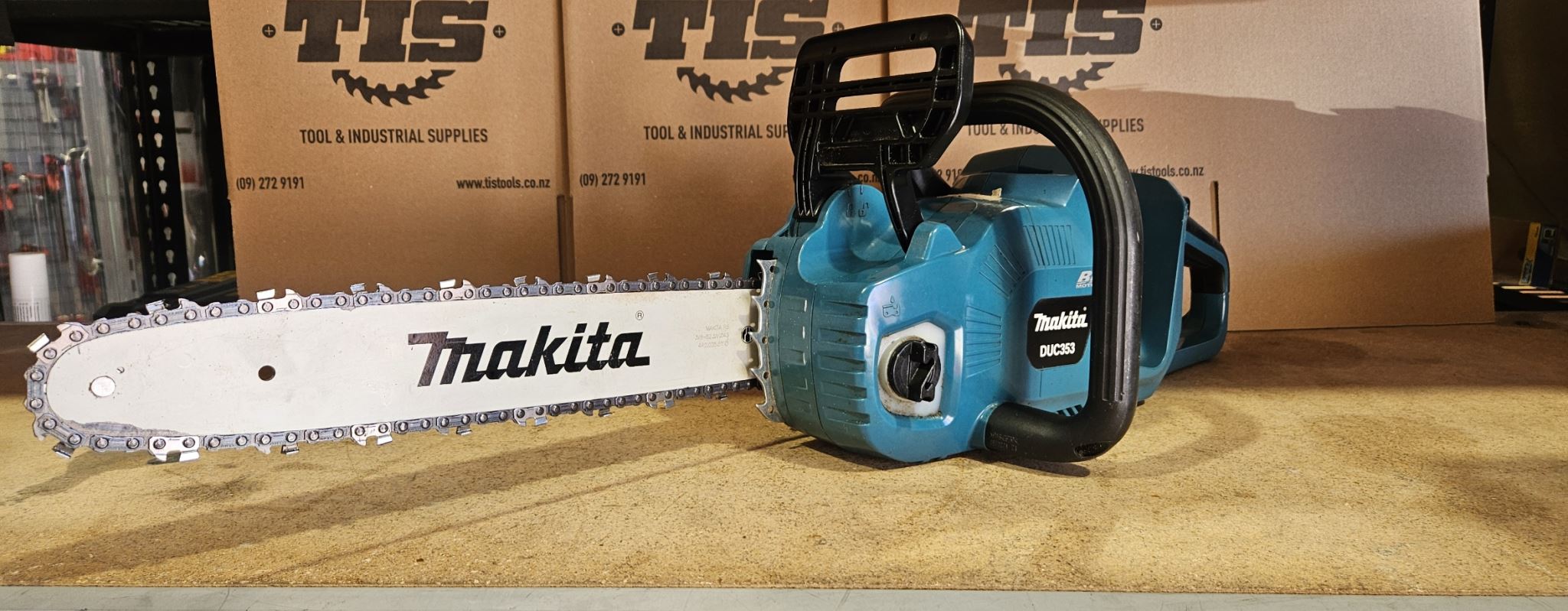 Makita 18Vx2 LXT BL CHAINSAW 350mm Ex Demo