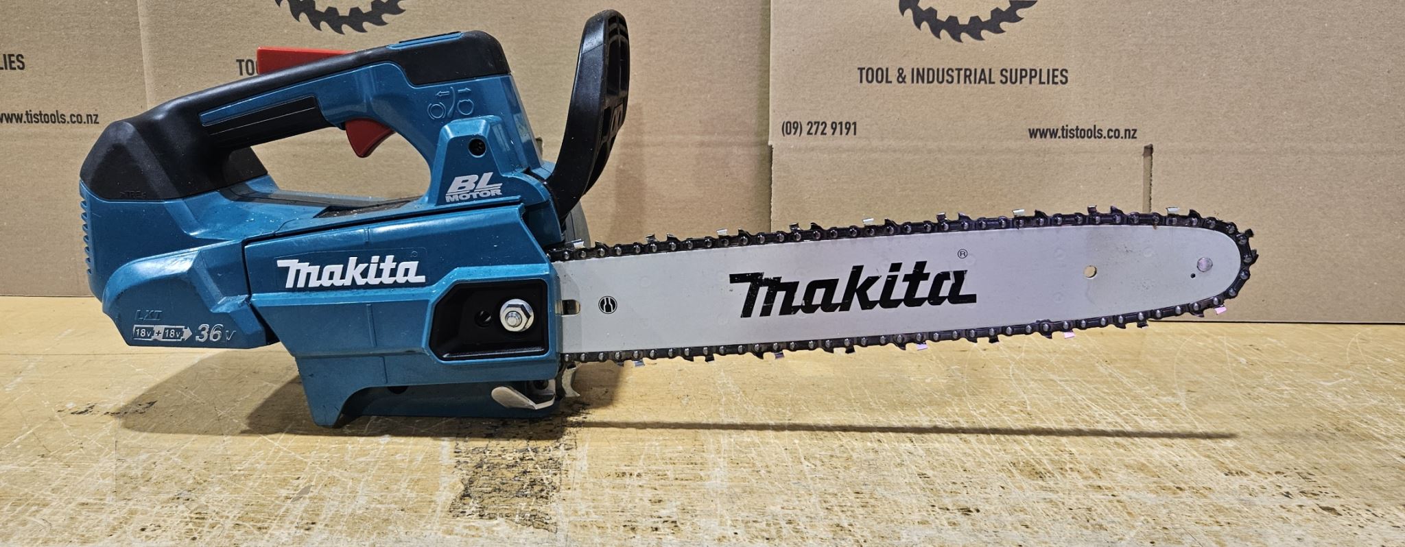 Makita 18Vx2 BL CHAINSAW Top 14 inch Ex Demo