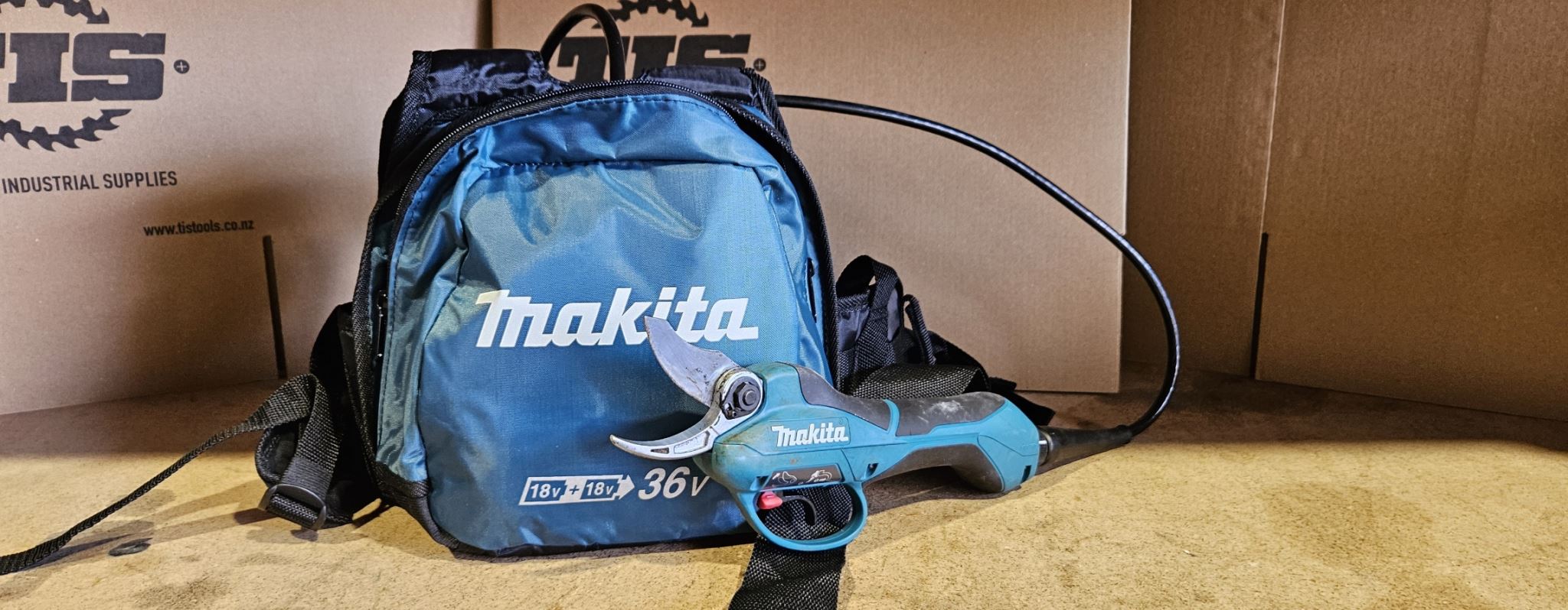 Makita 18Vx2 BL LXT PRUNING SHEAR Ex Demo