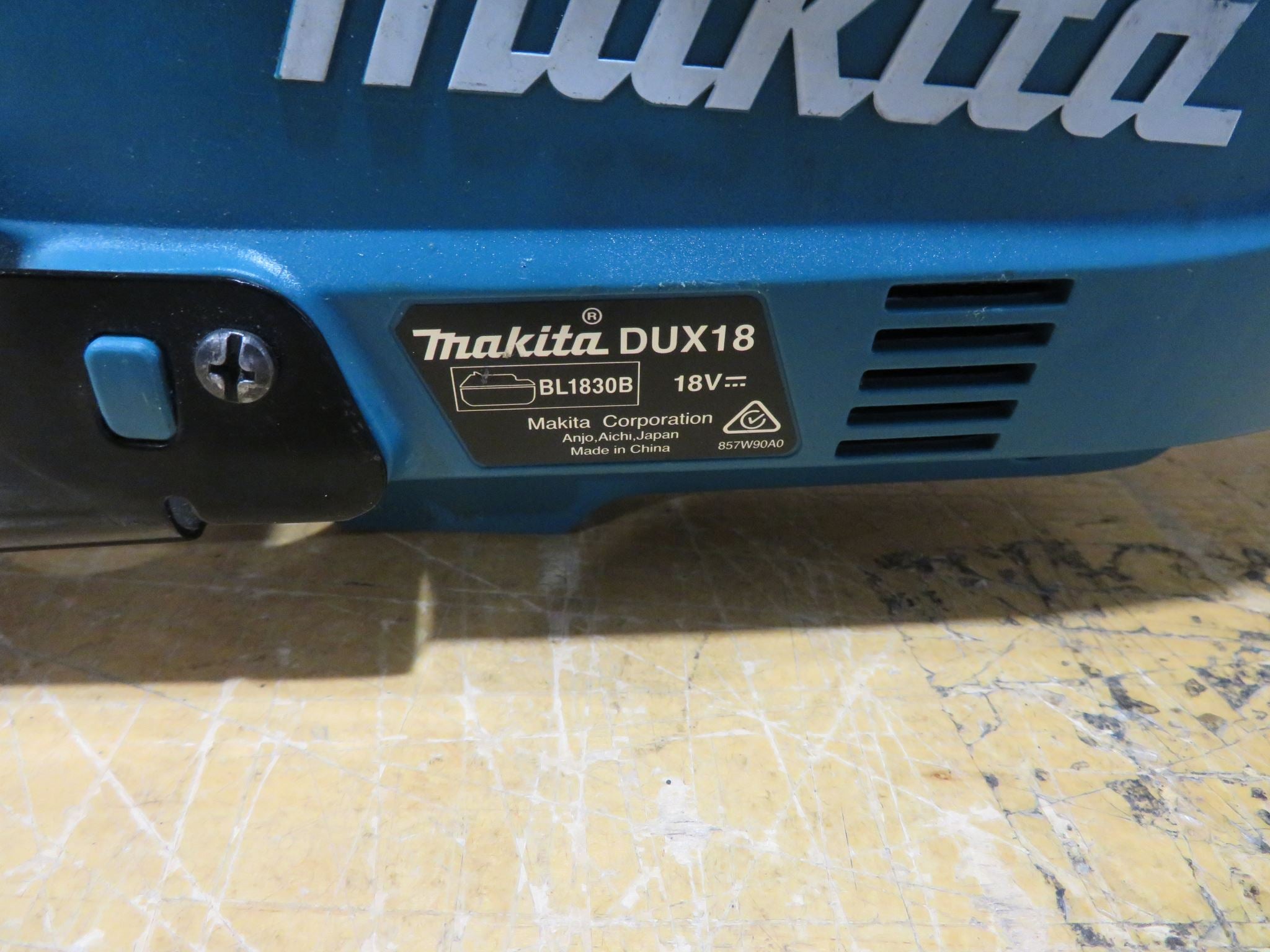 Makita 18Vx1 Splitshaft Dux18+Em409Mp Ex Demo
