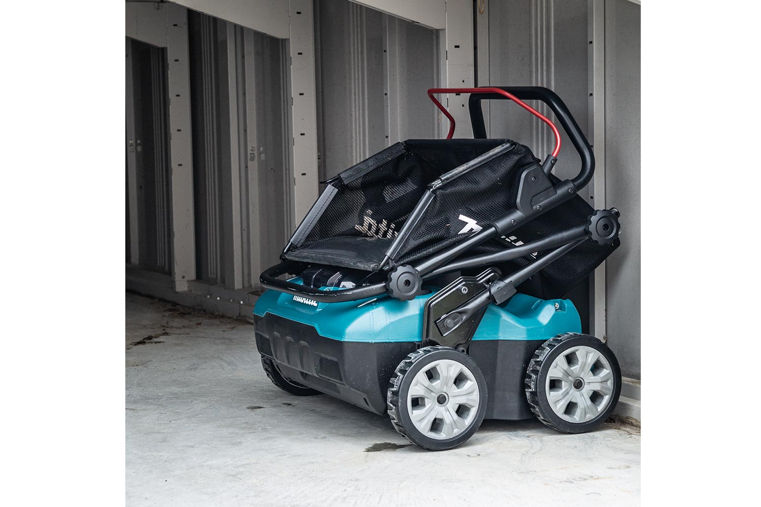 Makita 40Vmax XGT Brushless 380mm (15 inch) Lawn Scarifier