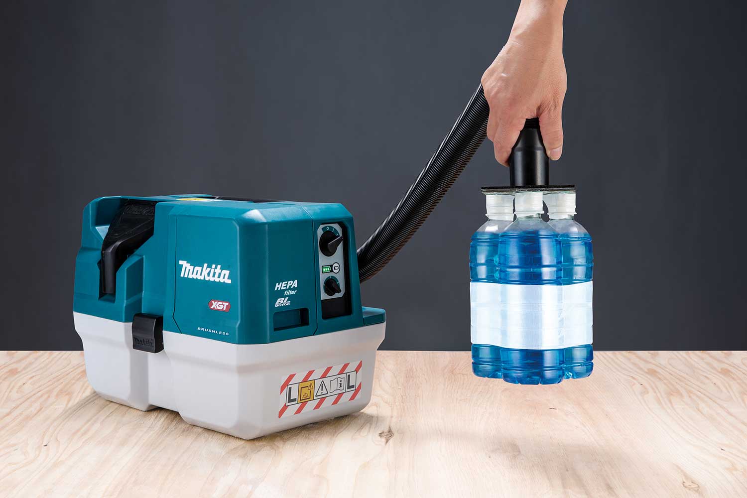 Makita 40Vmax XGT 7.5L WET & DRY VACUUM