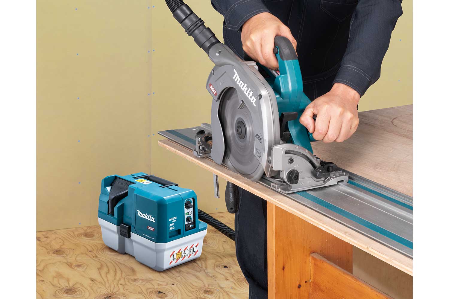 Makita 40Vmax XGT 7.5L WET & DRY VACUUM WITH AWS