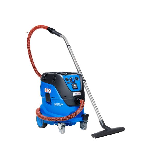 NILFISK WET & DRY M-CLASS VACUUM WITH POWER SOCKET