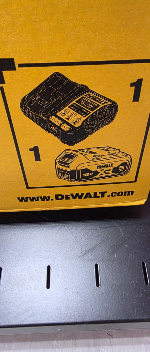 DW XR Landscape 18V Pole Saw Kit with 5.0Ah