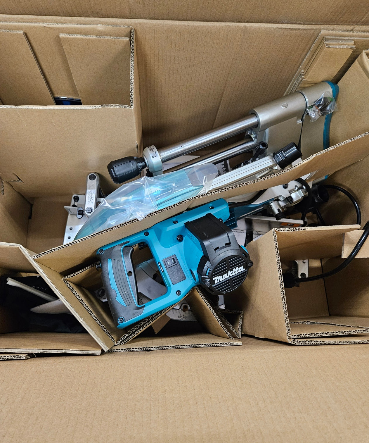 Makita SLIDE COMPOUND SAW 305mm LASER