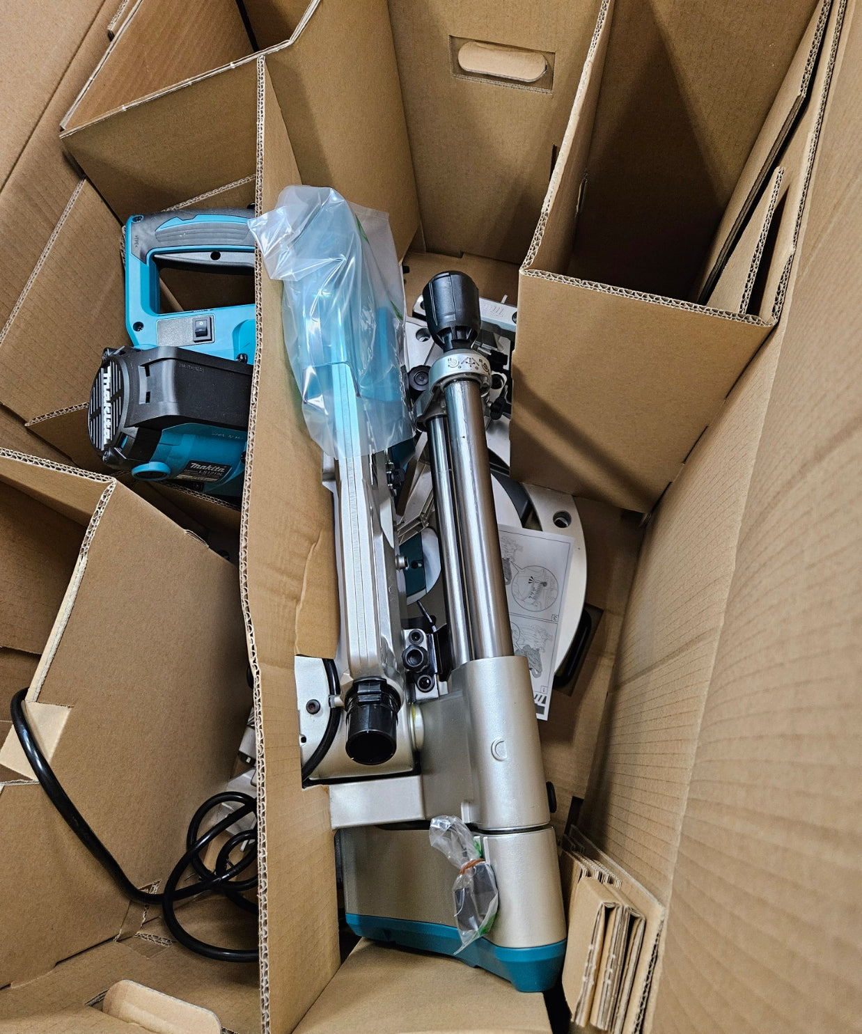 Makita SLIDE COMPOUND SAW 305mm LASER
