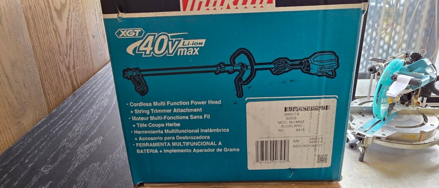 Makita UX01G 40Vmax XGT Multi-Function Power Head with 1x 4.0Ah battery, rapid charger and EM406MP