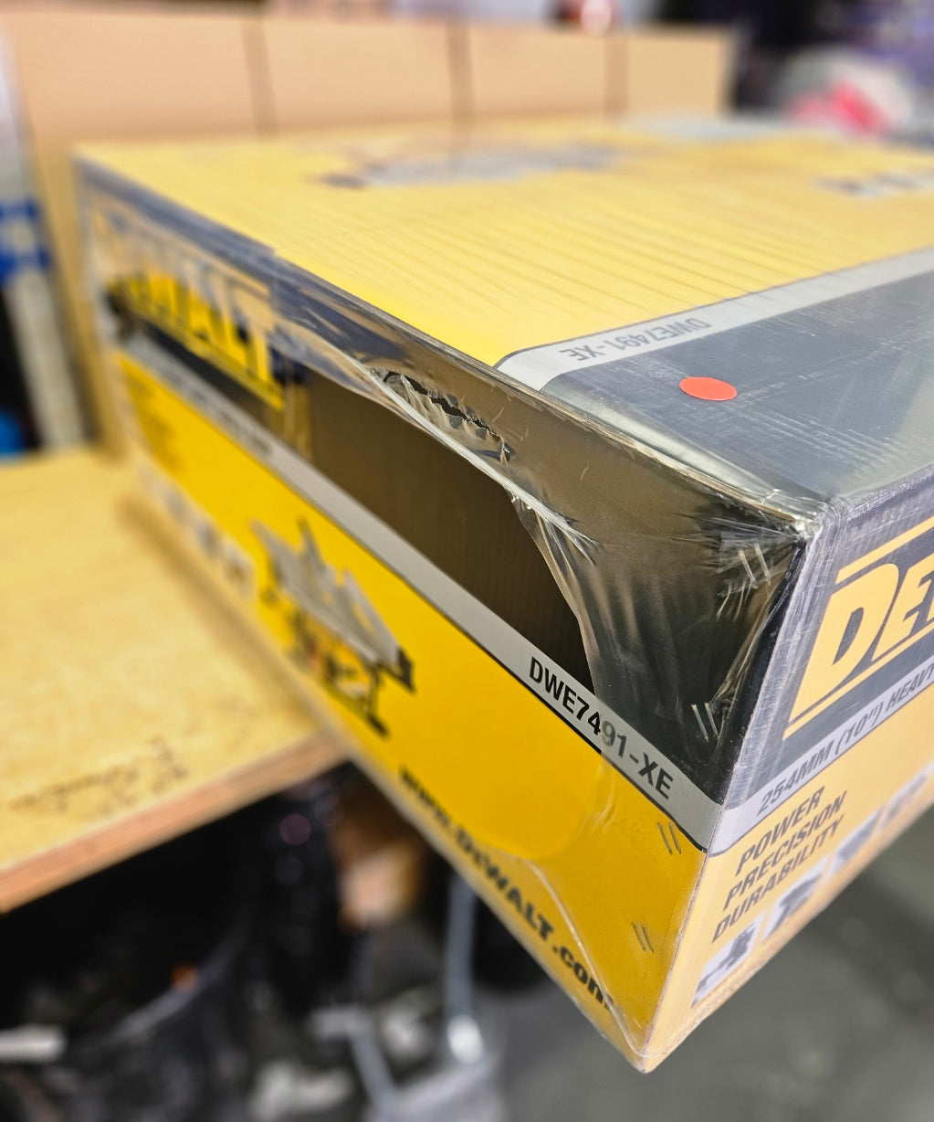 DEWALT Portable Table Saw 254mm 10 2000W 825mm Rip Cap