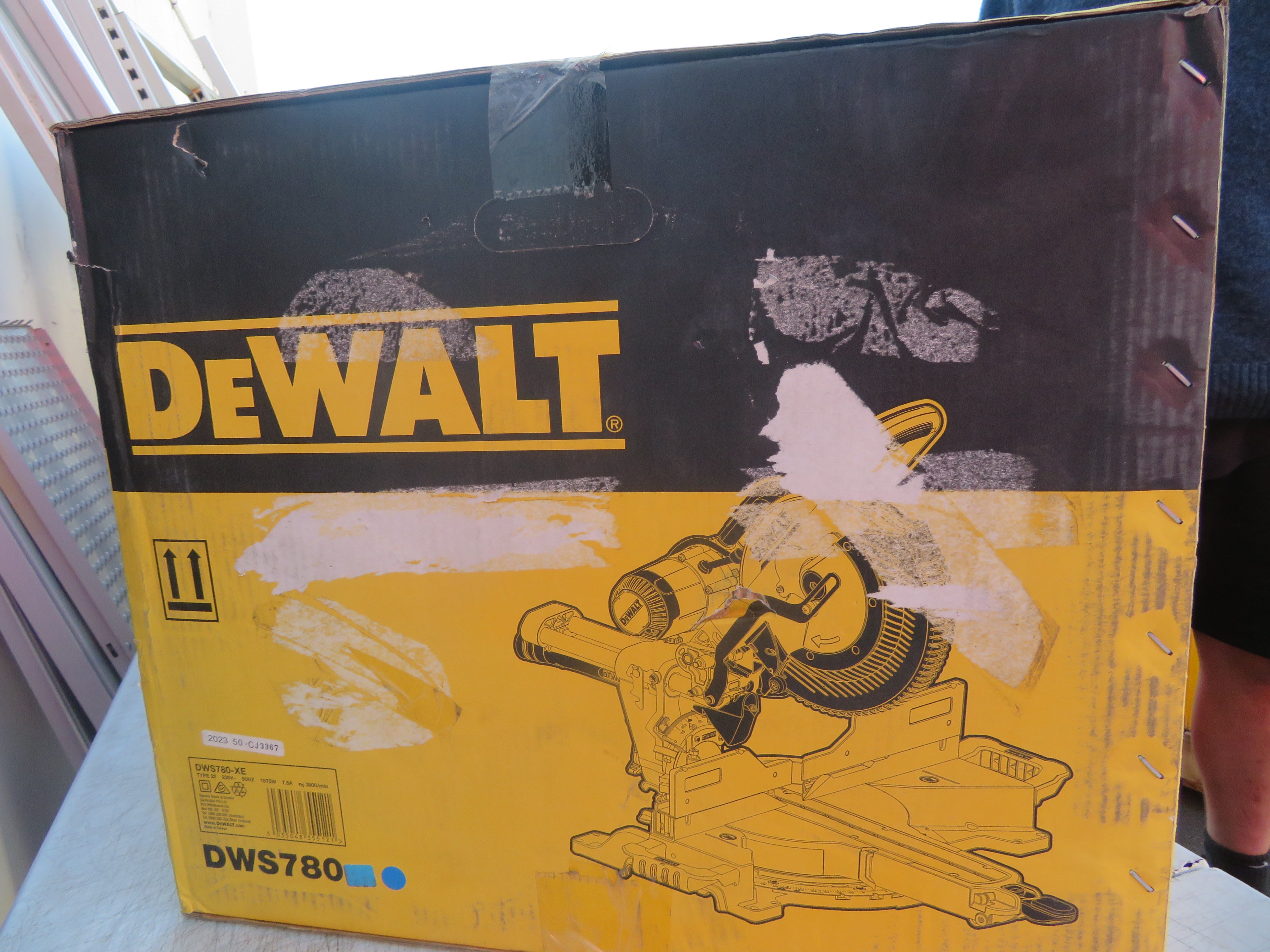 DEWALT 305mm Compound Slide Mitre Saw with XPS