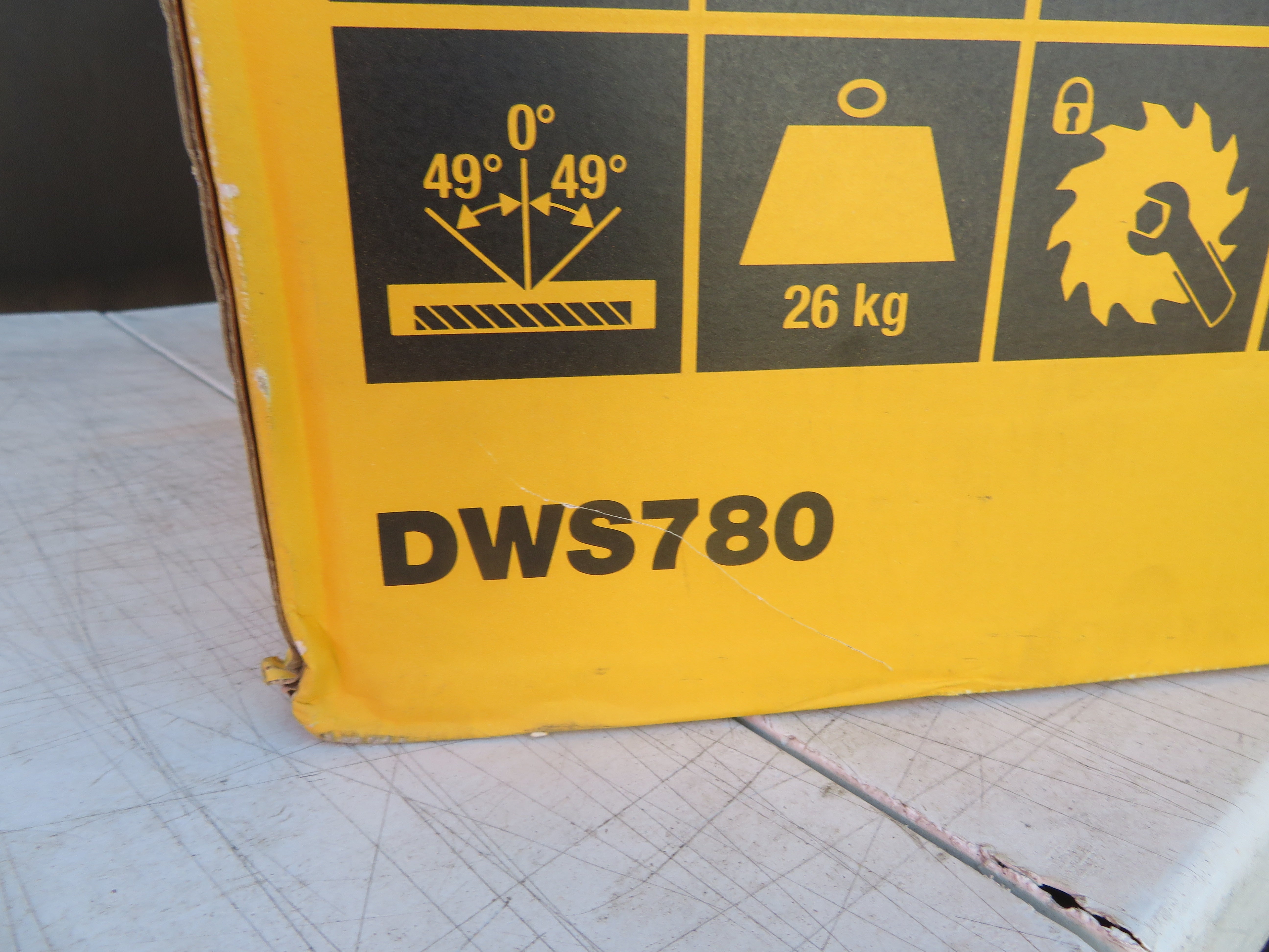 DEWALT 305mm Compound Slide Mitre Saw with XPS