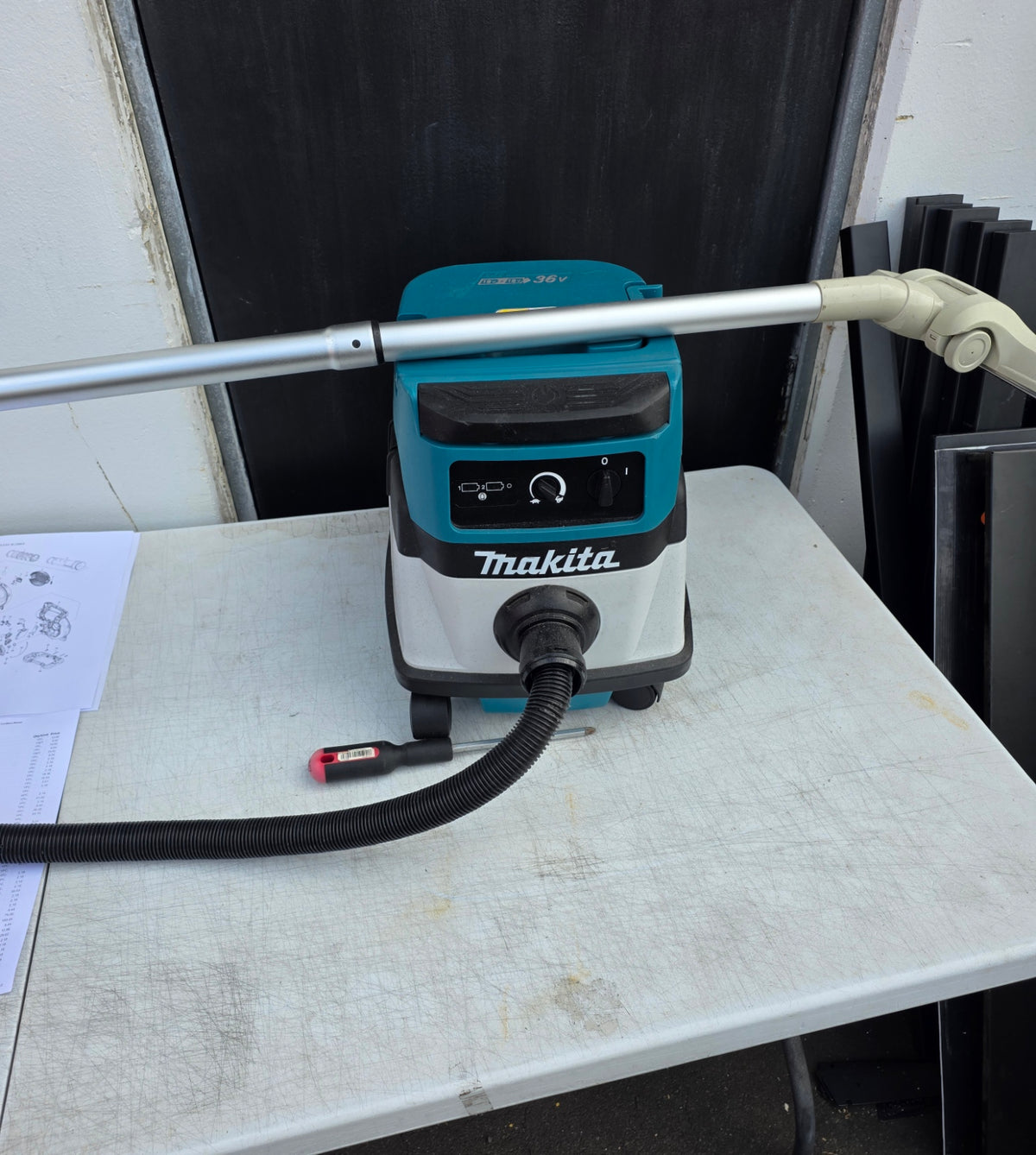 Makita 18V X2 LXT VAC AC/DC WET/DRY Ex Demo