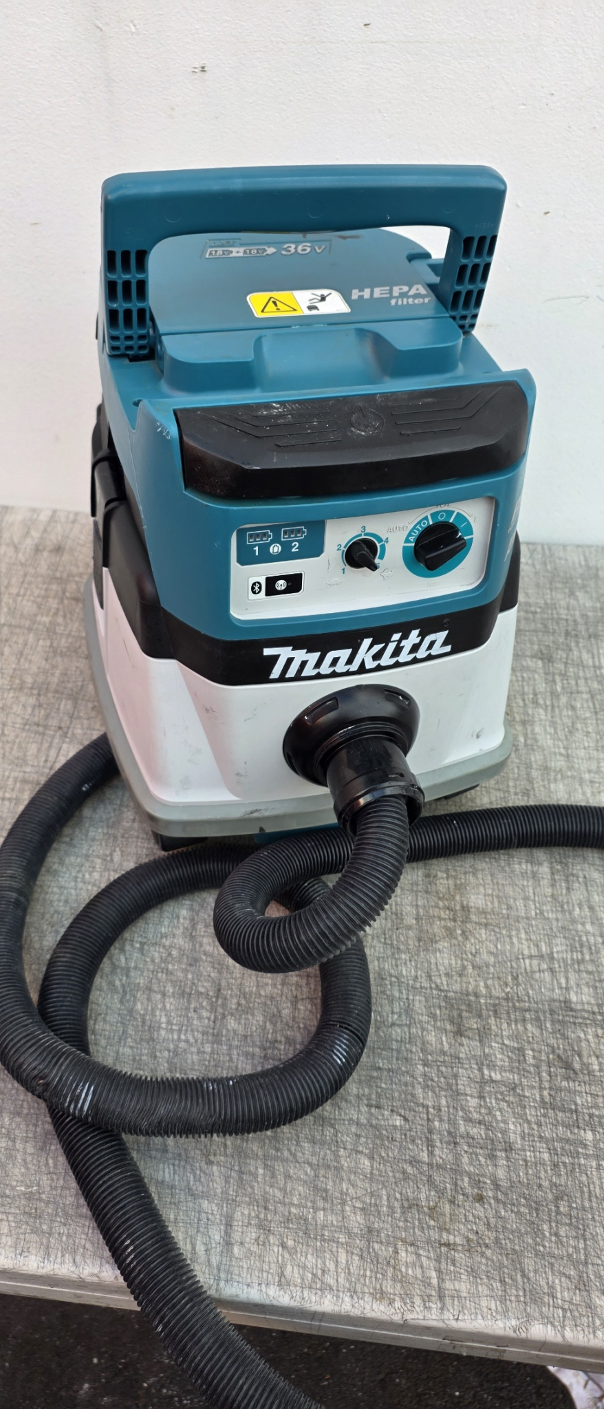 Makita 18Vx2 LXT BL VAC-DC-Dry BlueT Ex Demo
